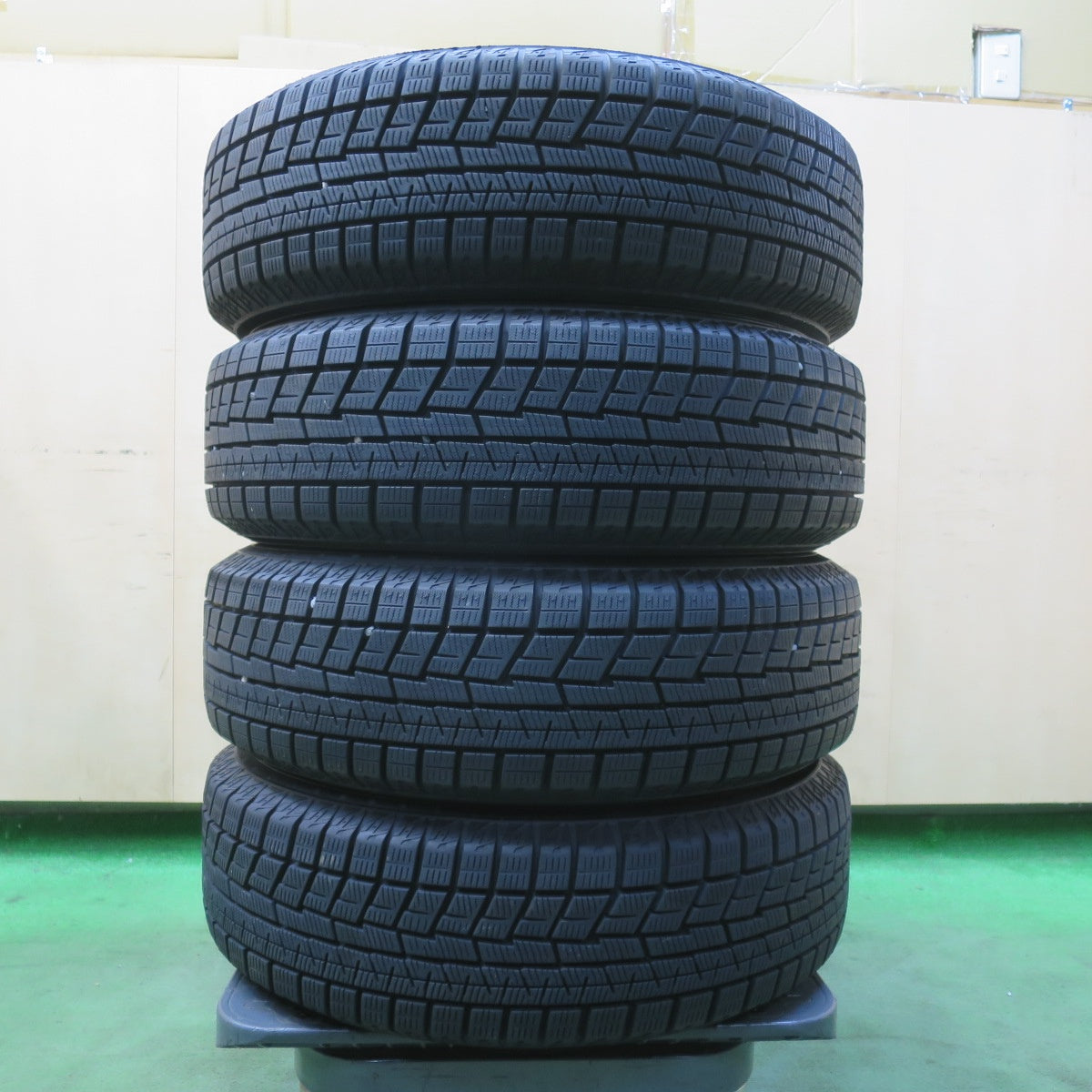 バリ溝！23年！キレイ！ほぼ10分★スタッドレス 165/65R14 ヨコハマ アイスガード iG60 TEAD テッド 14インチ PCD100/4H★5122915イス