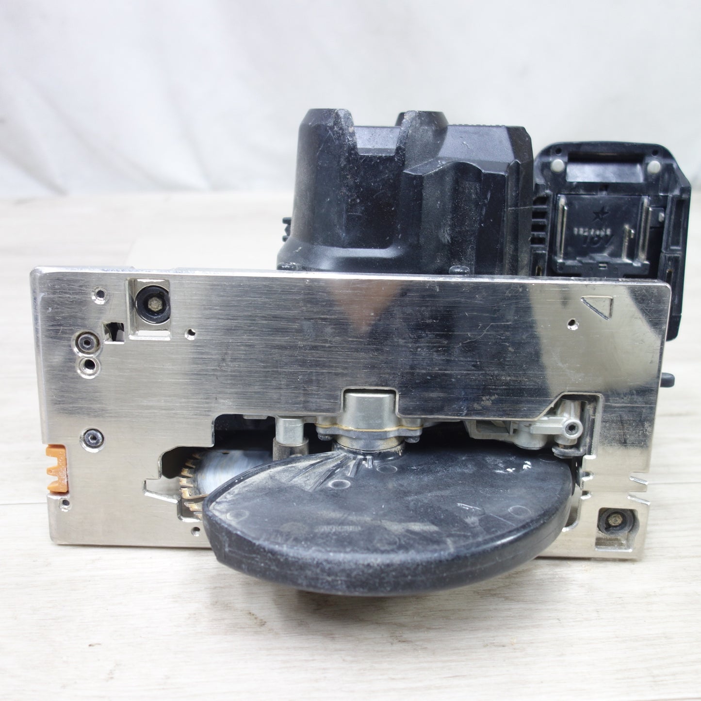 [送料無料] ◆マキタ 165mm 充電式 マルノコ HS631D 電動 工具18V 丸ノコ 丸のこ 木工用 切断機 Makita◆