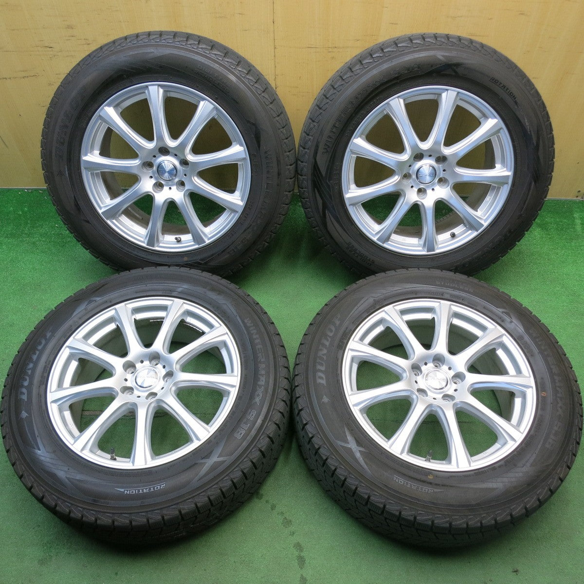 バリ溝！キレイ！9.5分★スタッドレス 235/65R18 ダンロップ ウインターマックス SJ8 DUFACT デュファクト 18インチ PCD114.3/5H★6050605HAス