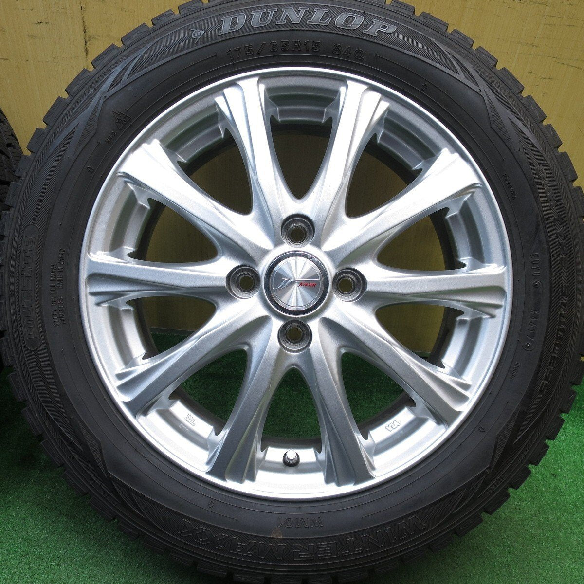 バリ溝！キレイ！9.5分★スタッドレス 175/65R15 ダンロップ ウインターマックス WM01 JOKER ジョーカー 15インチ PCD100/4H★5031113Hス