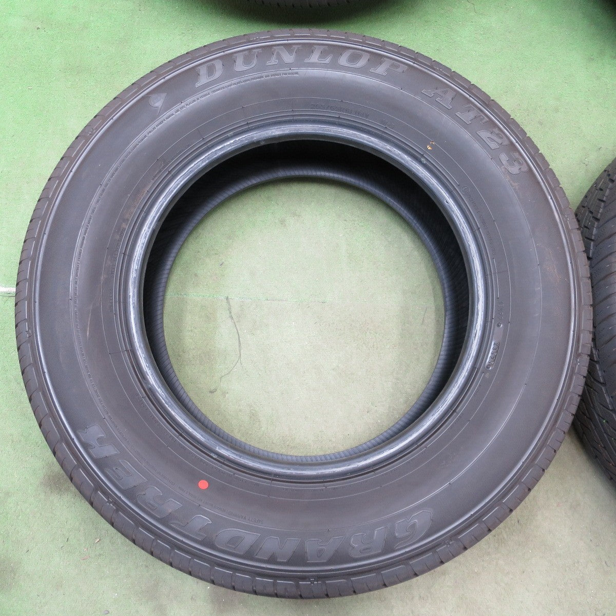 新車外し！25年★265/65R18 ダンロップ AT23 グラントレック タイヤ 18インチ ランクル 250 300 等★6063004NGノタ