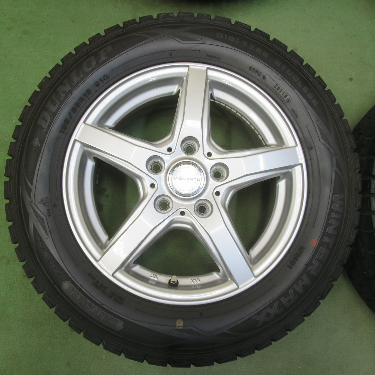 バリ溝！キレイ！9.5分★スタッドレス 195/65R15 ダンロップ ウインターマックス WM01 VIOLENTO ヴィオレント 15インチ PCD114.3/5H★6051305イス