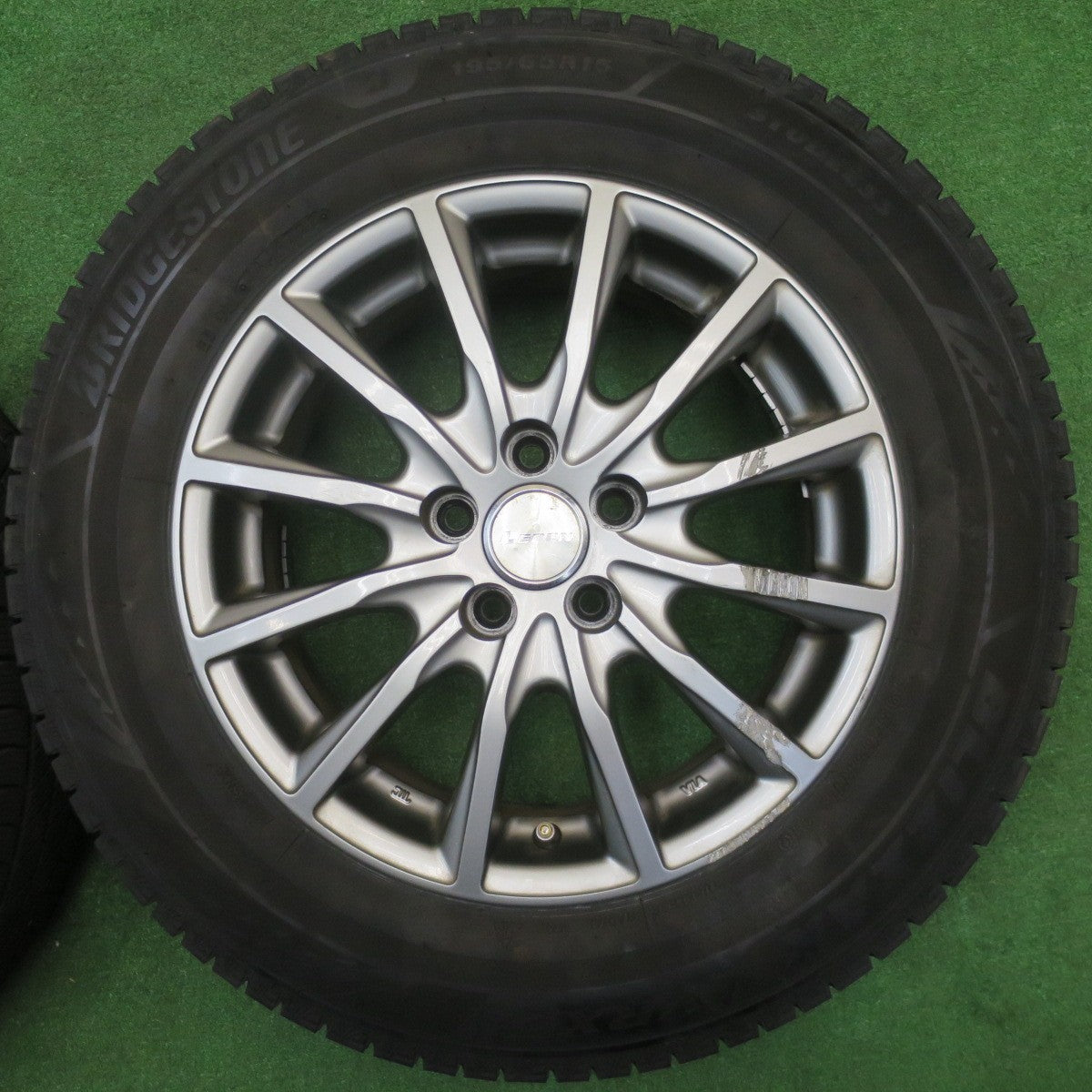 バリ溝！23年！9.5分★プリウス 等 195/65R15 スタッドレス ブリヂストン ブリザック VRX3 LEBEN レーベン 15インチ PCD100/5H★5111803NJス