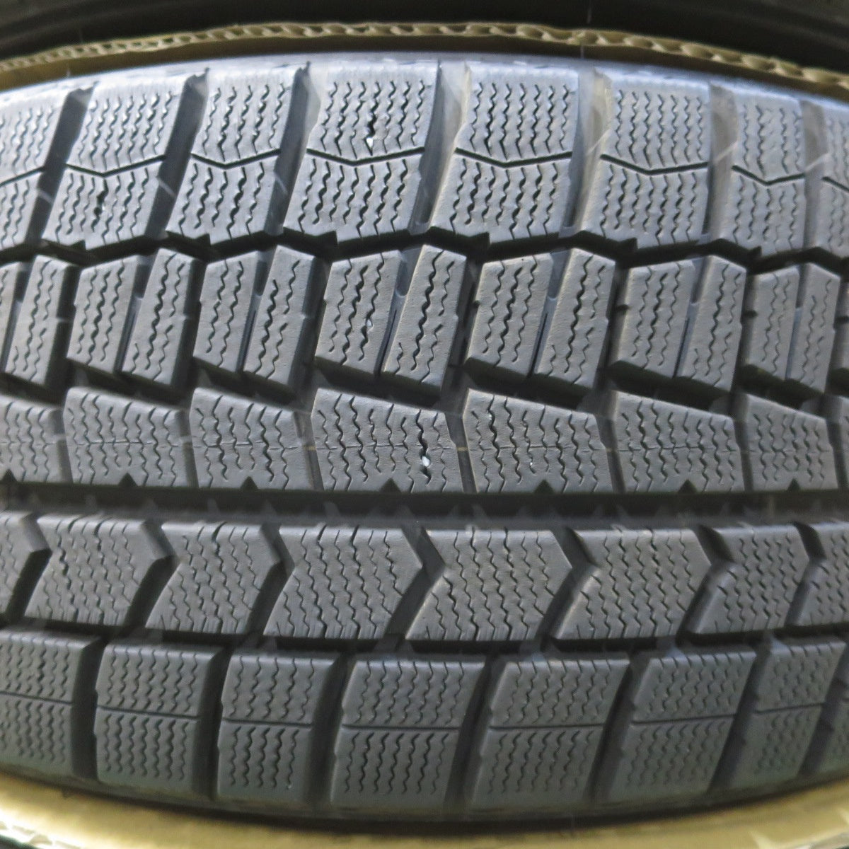 バリ溝！23年！9.5分★スタッドレス 225/45R18 ダンロップ ウインターマックス WM02 AZ SPORTS AZスポーツ 18インチ PCD114.3/5H★5123017イス