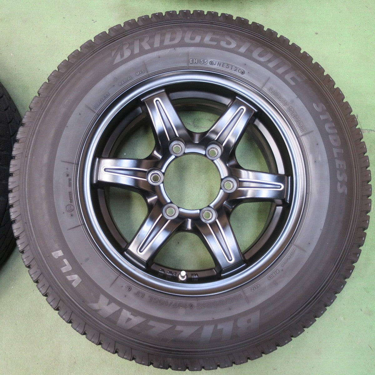バリ溝！キレイ！9.5分◎スタッドレス 195/80R15 107/105L ブリヂストン ブリザック VL1 TWS Granverd NEO グランヴァード 15インチ PCD139.7/6H◎6062411イス