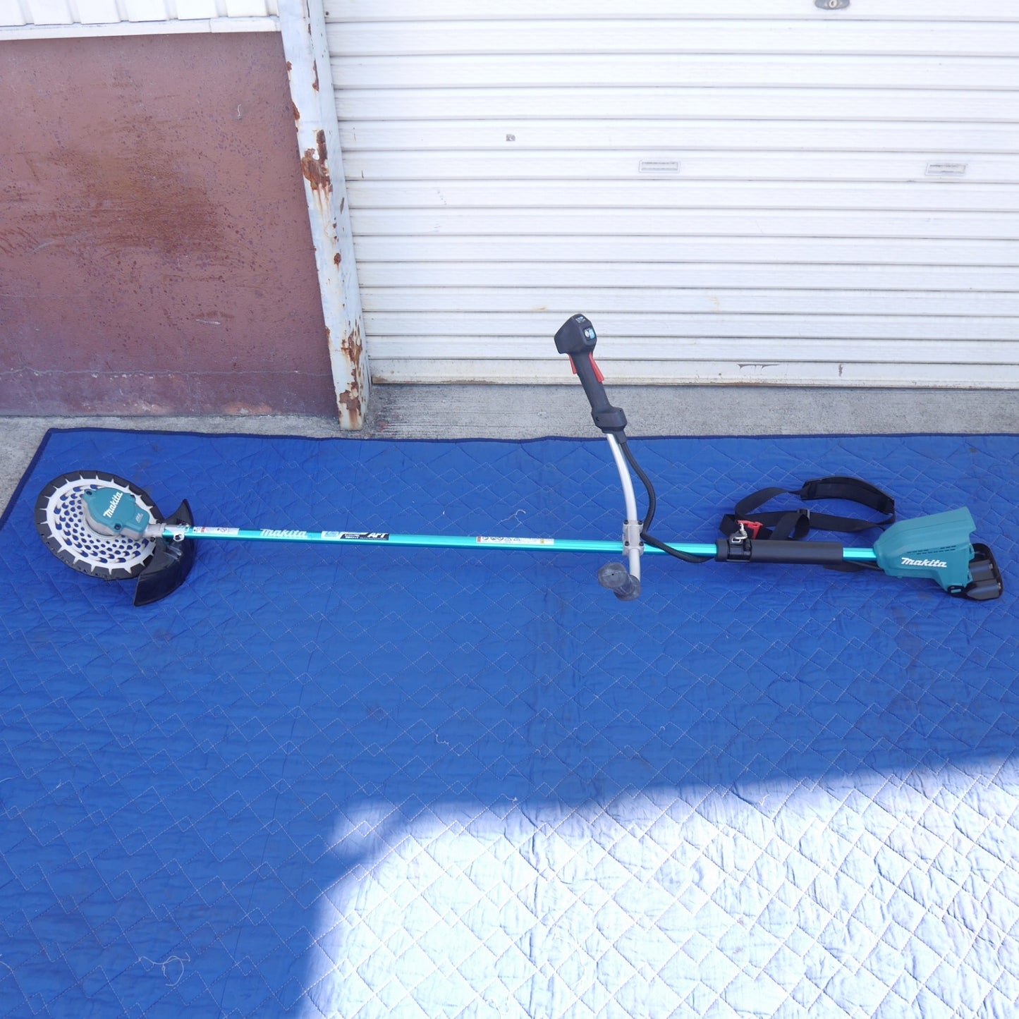 【岐阜発 直接引取限定】☆マキタ 充電式 草刈機 MUR368UD 草刈り機 刈り払い機 刈払機 ガーデニング 園芸 造園 等☆