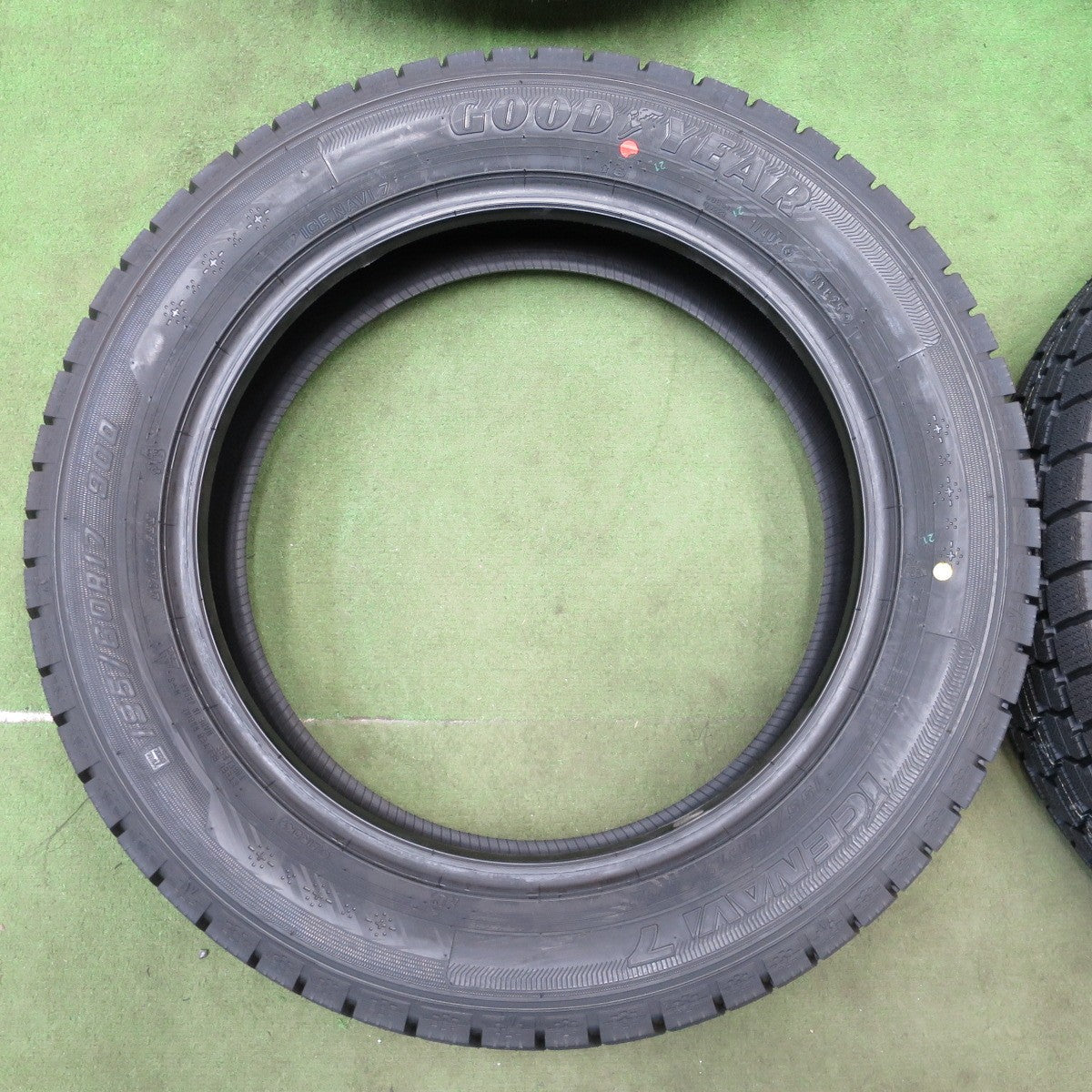 未使用！25年★スタッドレス 195/60R17 グッドイヤー アイスナビ7 タイヤ 17インチ 60系 プリウス ライズ ロッキー 等★6042003NGスタ