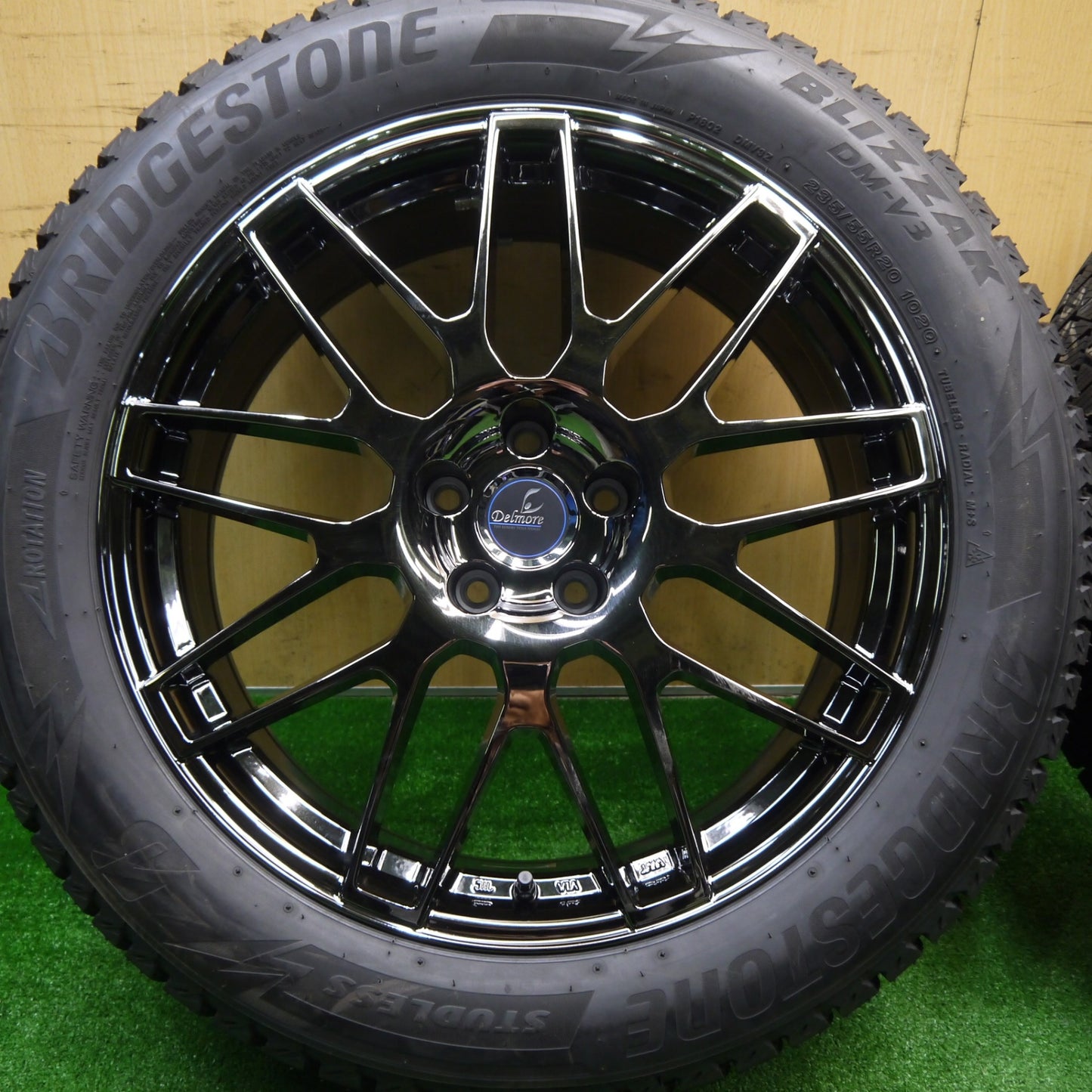 センサー付！バリ溝！24年！キレイ！9.5分以上★レクサス 等 235/55R20 スタッドレス ブリヂストン ブリザック DM-V3 Delmore デルモア 20インチ PCD114.3/5H★5103106Hス