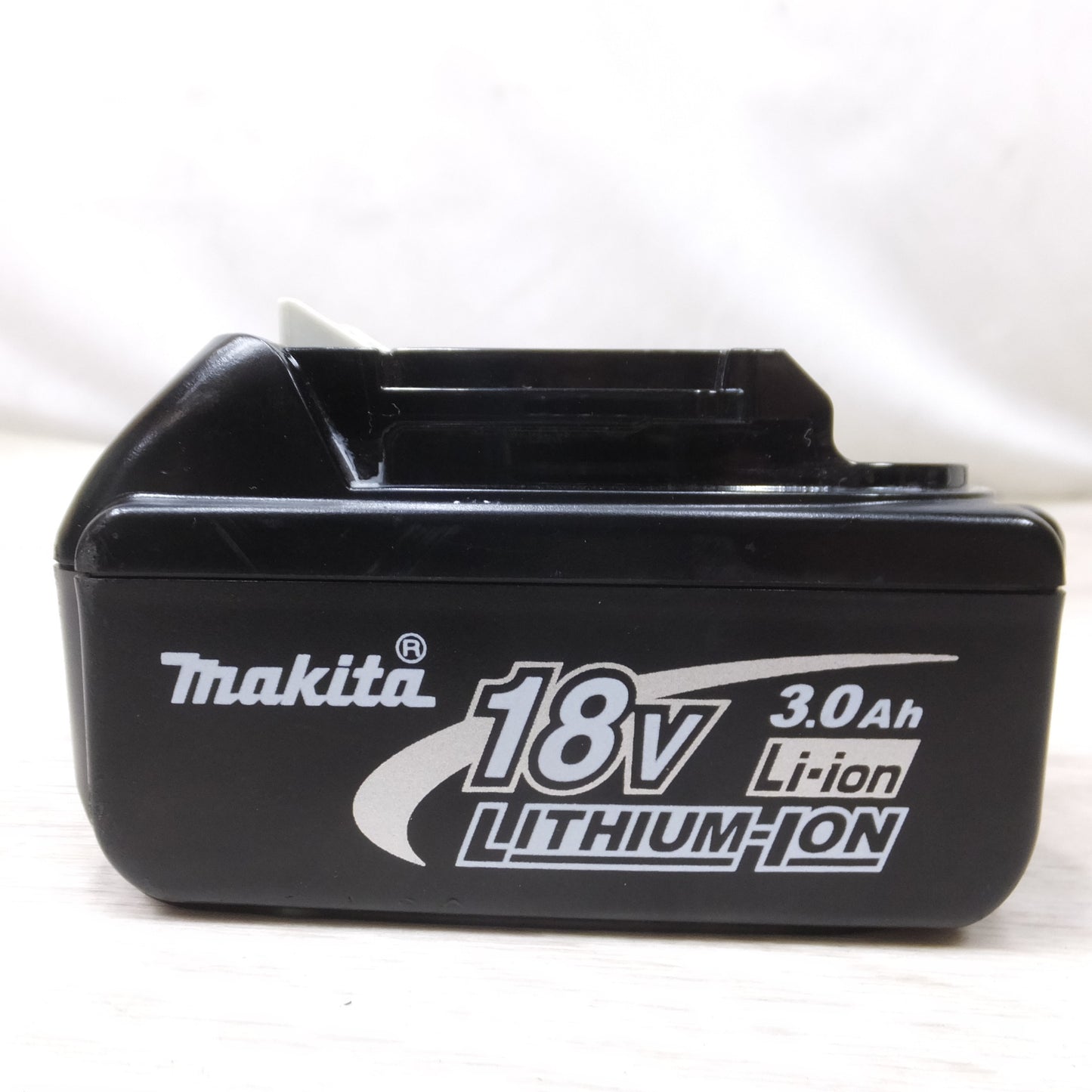 [送料無料] ◆マキタ 急速 充電器 AC 100V 専用 DC18RC T Li-ion リチウム イオン バッテリ BL1830 DC18V 3.0Ah 54Wh◆