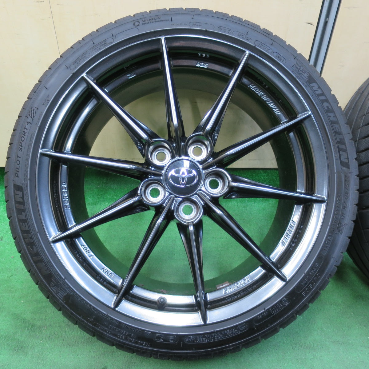 [送料無料] バリ溝！21年！8.5分★トヨタ GR ヤリス RZハイパフォーマンス 純正 BBS 225/40R18 ミシュラン パイロットスポーツ4 PCD114.3/5H★4101301イノ