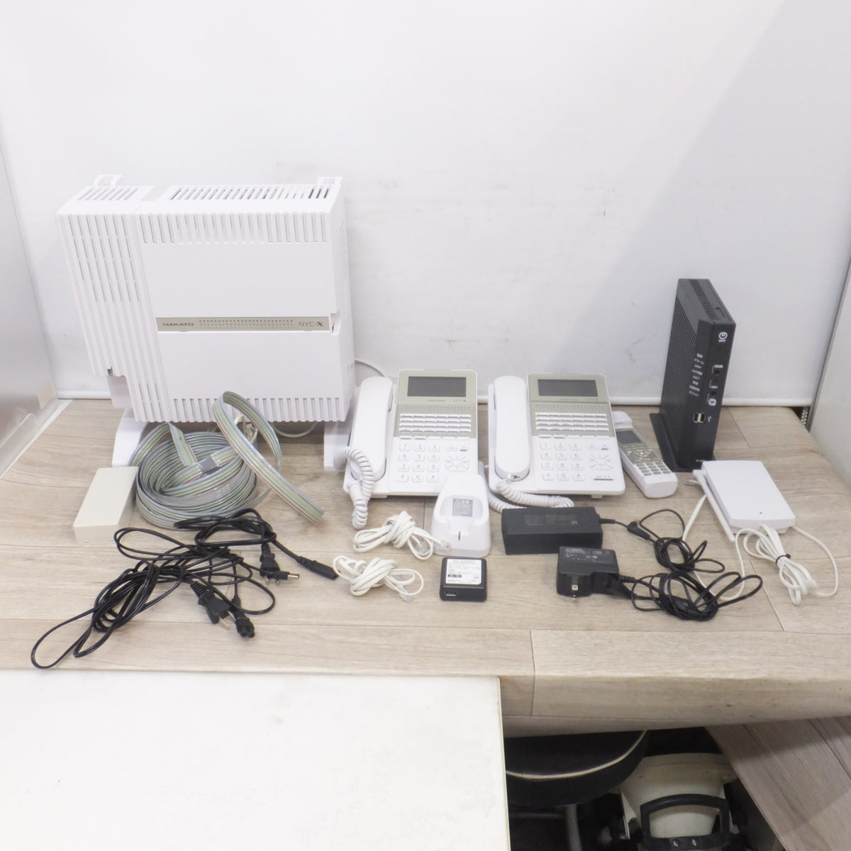美品★ナカヨ NAKAYO ビジネスフォン IPテレフォニーシステム NYC-X セット　電話装置 親機2台 子機1台 ルーター 接続装置 他★