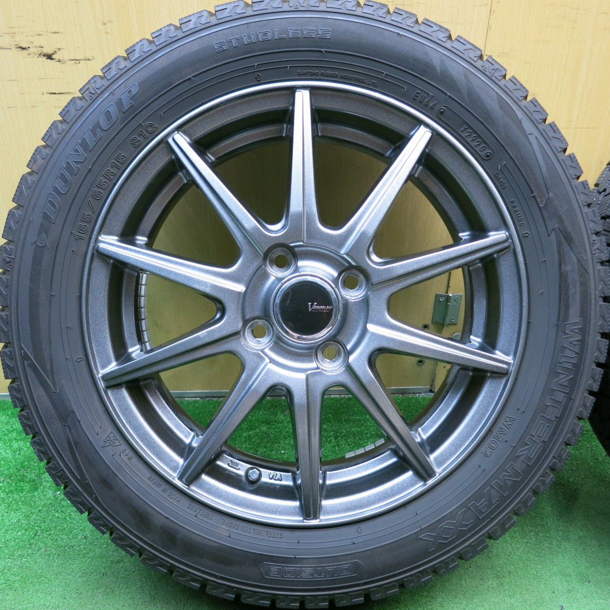 バリ溝！ほぼ10分★スタッドレス 165/65R15 ダンロップ ウインターマックス WM02 VEMOTION Vエモーション 軽サイズ タフト 等 PCD100/4H★5081602HAス