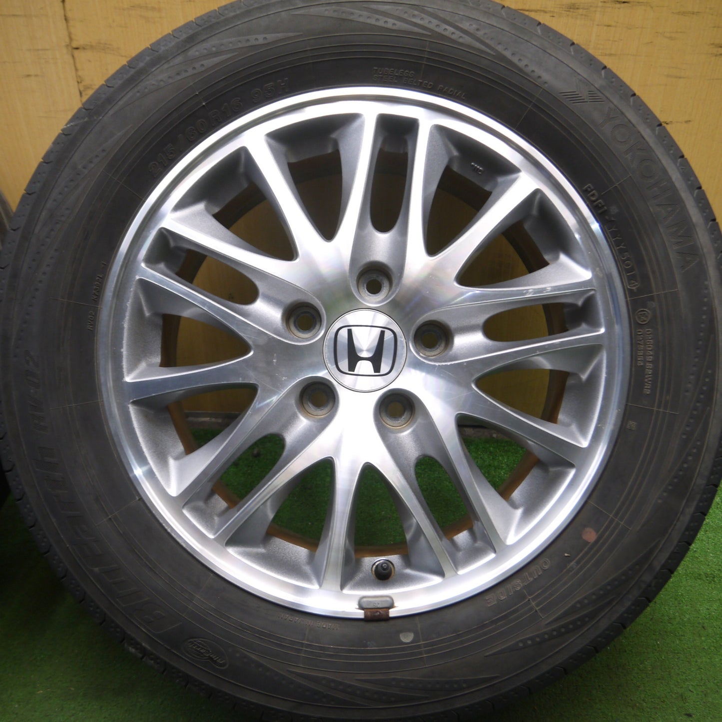 *送料無料* 4本価格★ホンダ オデッセイ 純正 215/60R16 ヨコハマ ブルーアース RV-02 16インチ PCD114.3/5H★4040109Hノ
