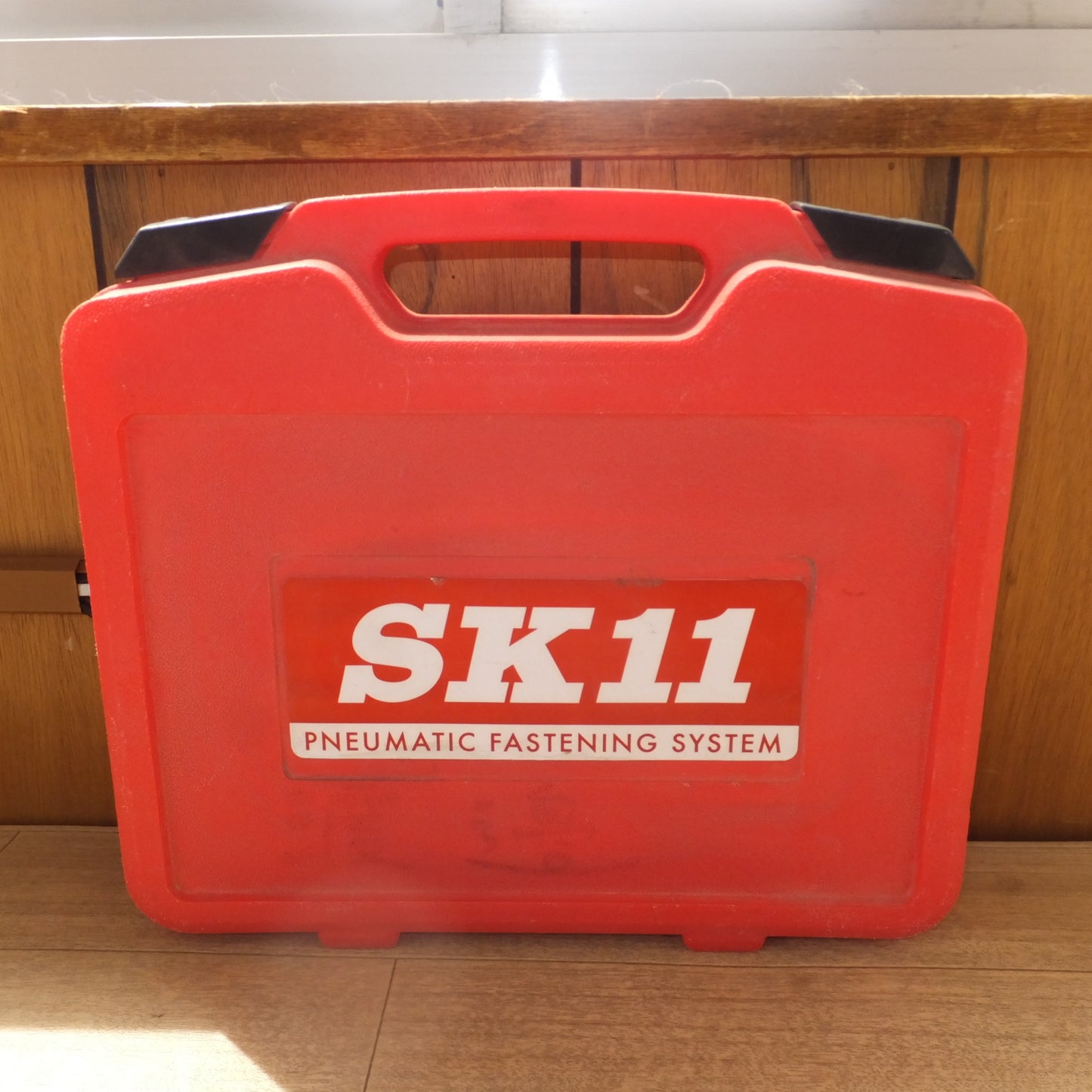 [送料無料] ★藤原産業 SK11 エアー釘打機 SAT-1025 常圧　ステープル 10.0×1.2×0.6mm 10～25mm 使用空気圧力 0.5～0.8MPa★