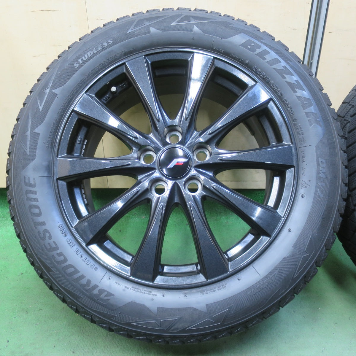 キレイ★40系 アルファード 等 LEHRMEISTER LF-IZOLA2 225/60R18 スタッドレス ブリヂストン ブリザック DM-V2 レアマイスター 18インチ PCD120/5H★6042511イス