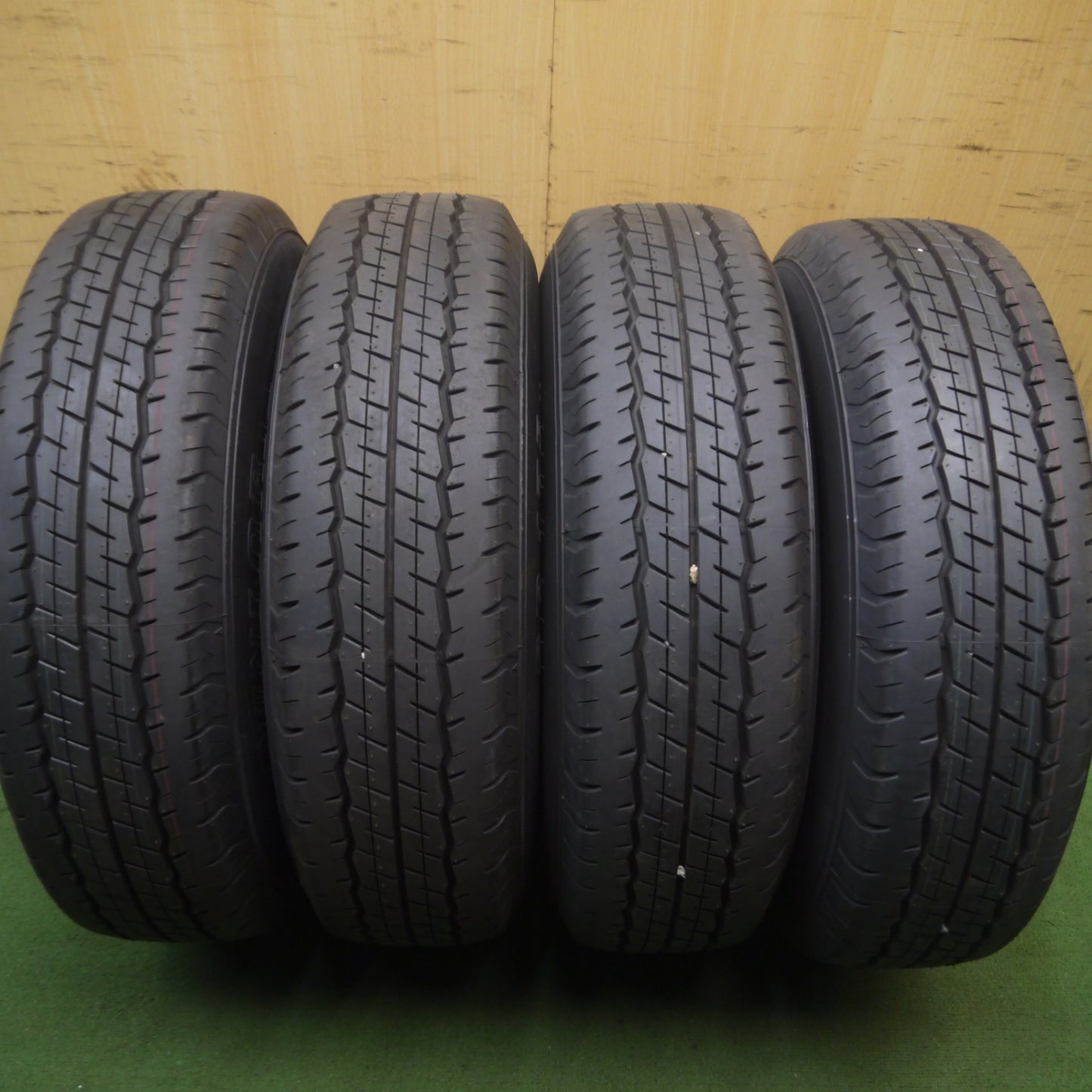 *送料無料* 新車外し！22年★トヨタ ハイエース 純正 スチール 195/80R15 107/105N ダンロップ SP175N 15インチ PCD139.7/6H★4052801Hノ