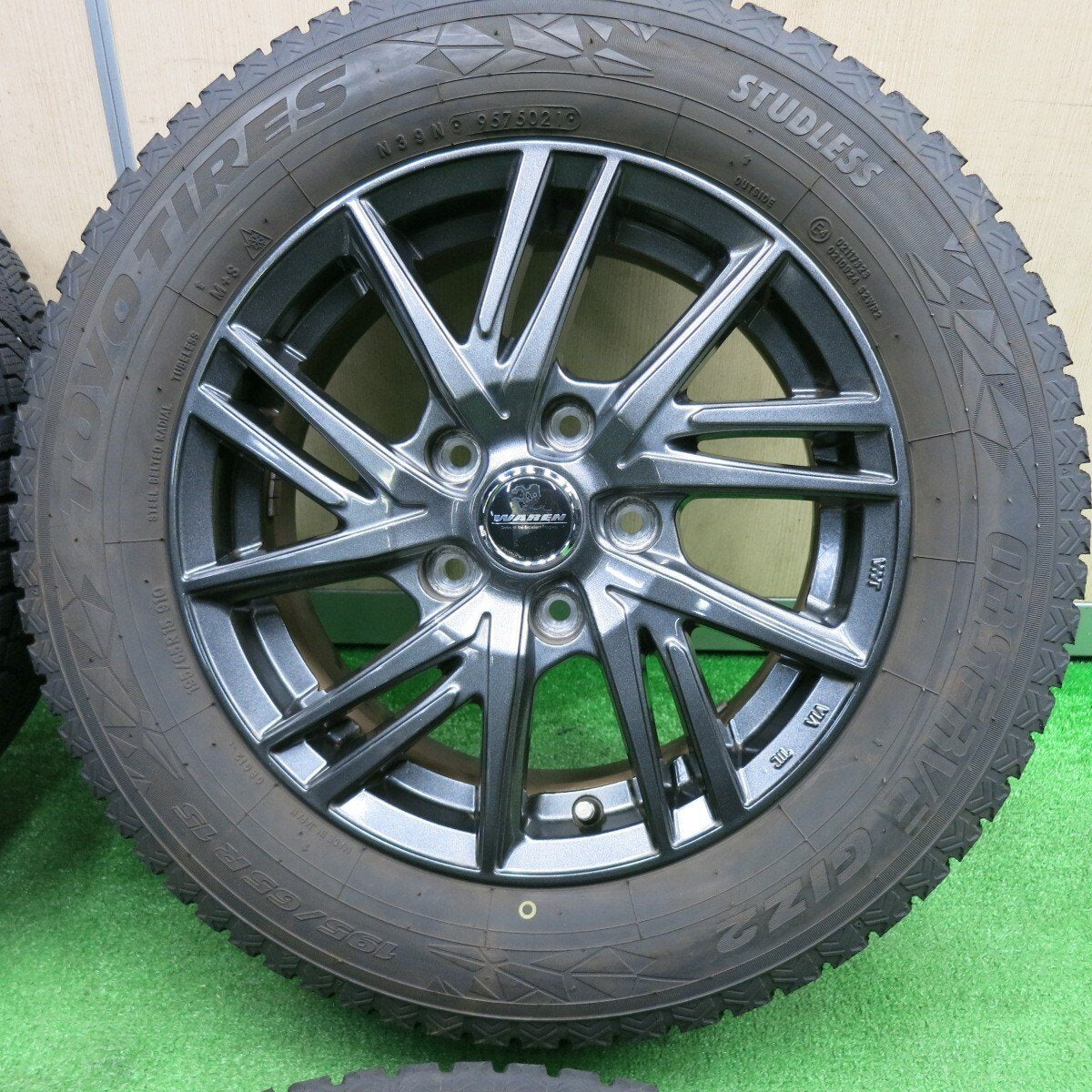 バリ溝！21年！キレイ！8.5分★スタッドレス 195/65R15 トーヨー オブザーブ GIZ2 WAREN ヴァーレン 15インチ PCD114.3/5H★4122004TNス