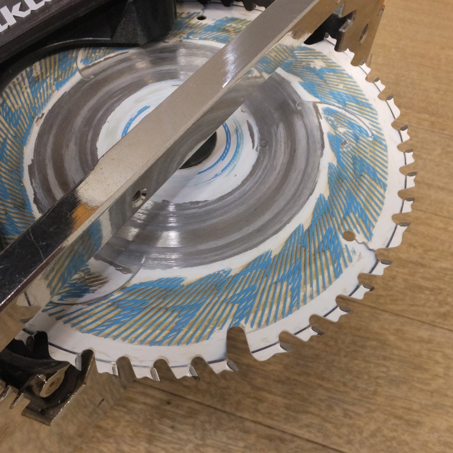 [送料無料] ★マキタ makita 165mm 充電式マルノコ HS001G　バッテリ BL4025　セット★