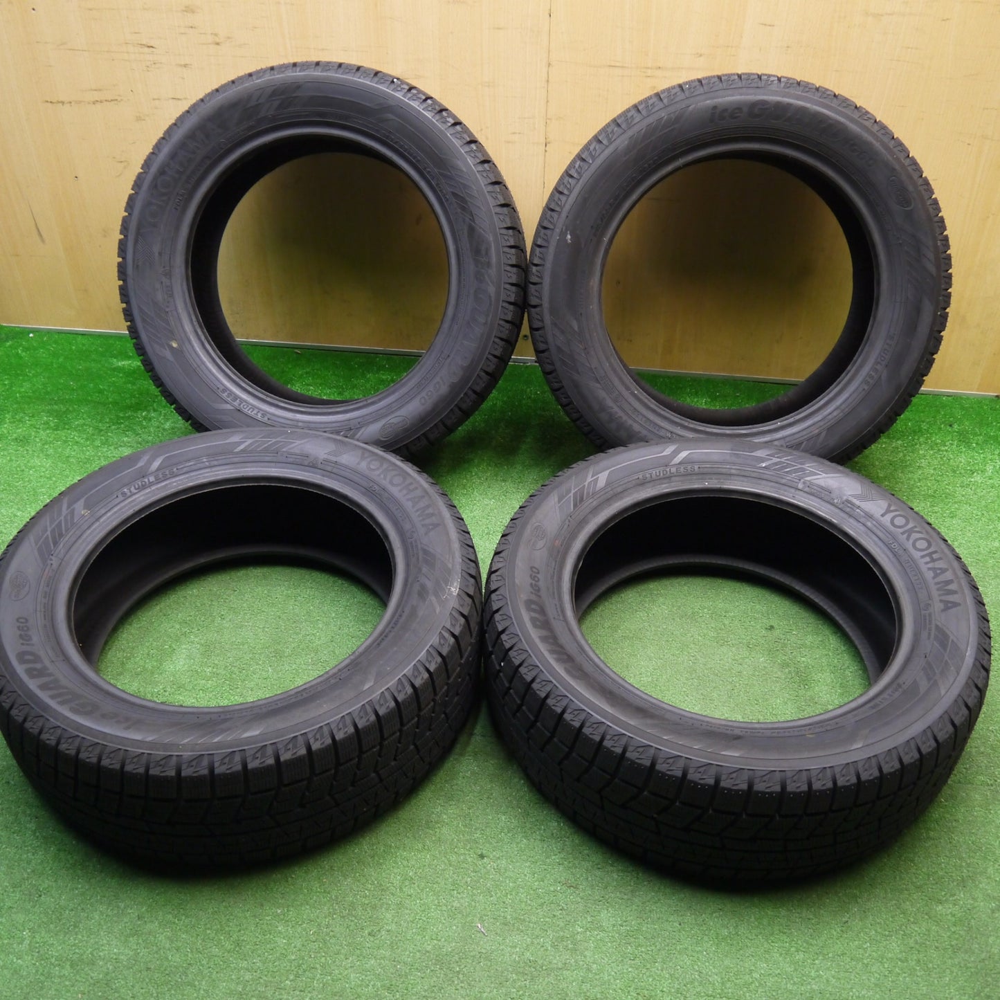 ほぼ未使用！22年★スタッドレス 215/55R17 ヨコハマ アイスガード iG60 タイヤ 17インチ セレナ ヤリスクロス ヴェゼル 等★5112507Hスタ
