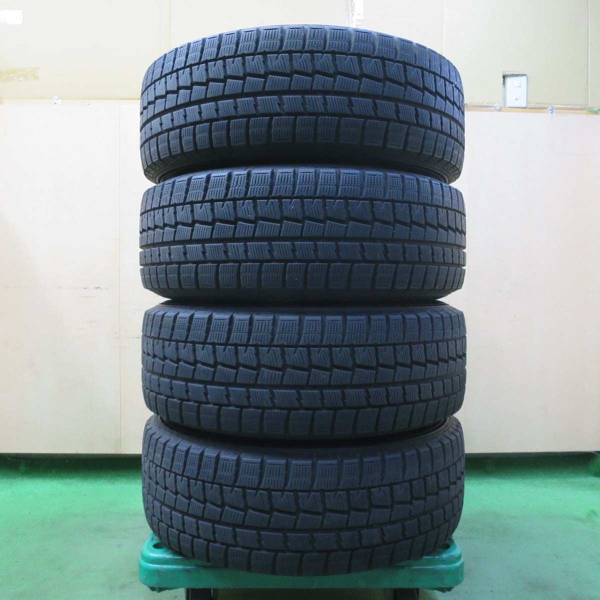 バリ溝！9分★ワーゲン 等 ATS 215/60R16 スタッドレス ダンロップ ウインターマックス WM01 16インチ PCD112/5H★5071605イス