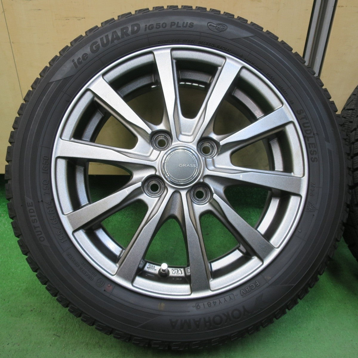 バリ溝！キレイ！9分★スタッドレス 155/65R14 ヨコハマ アイスガード iG50 プラス GRASS グラス 14インチ PCD100/4H★5040709イス