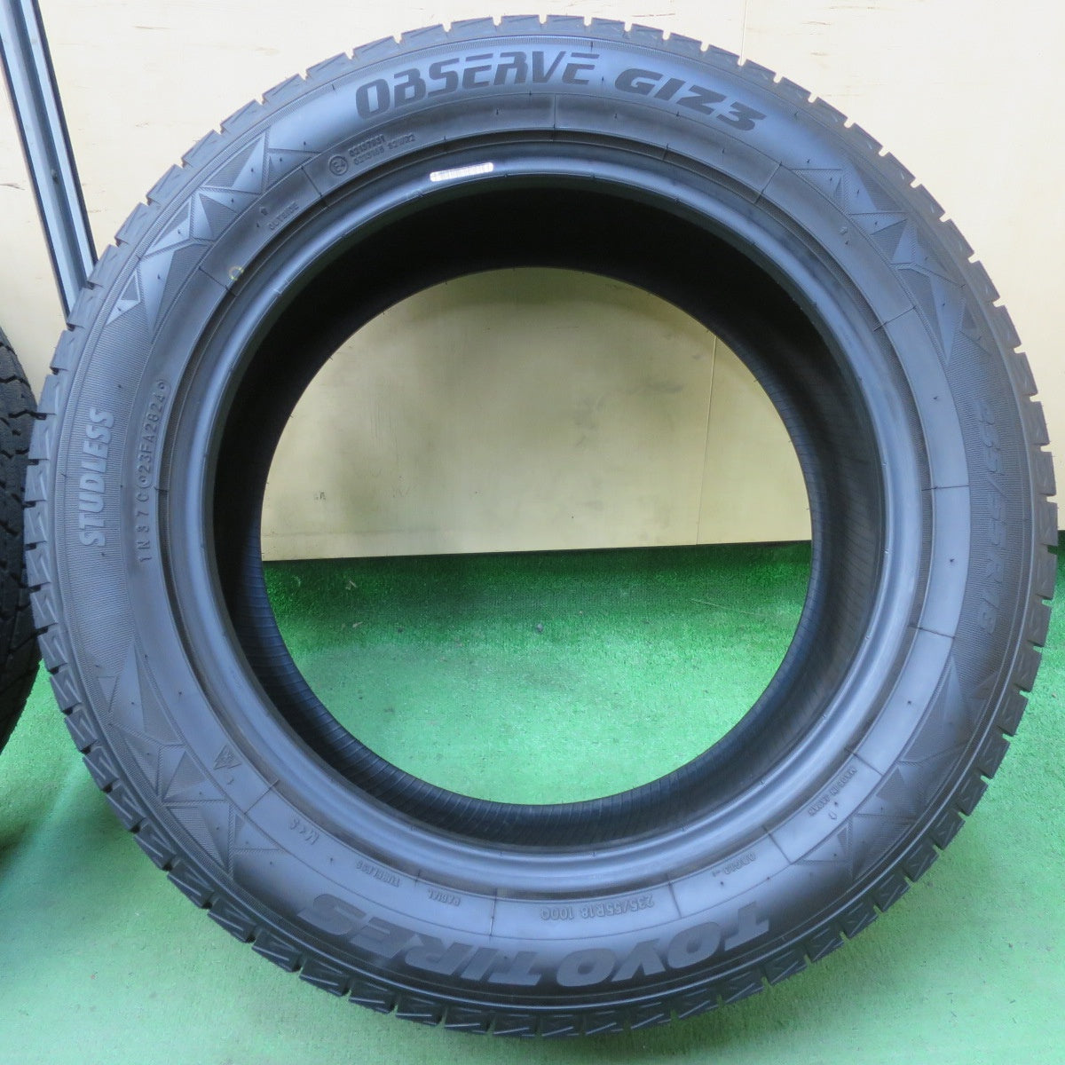 ほぼ未使用！24年★スタッドレス 235/55R18 トーヨー オブザーブ GIZ3 タイヤ 18インチ ハリアー ヴァンガード レクサス NX 等★5051711イスタ