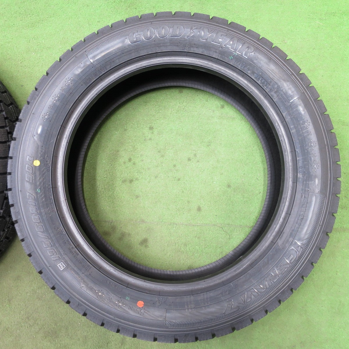 未使用！25年★スタッドレス 195/60R17 グッドイヤー アイスナビ7 タイヤ 17インチ ライズ ロッキー 60系 プリウス 等★6031304NGスタ