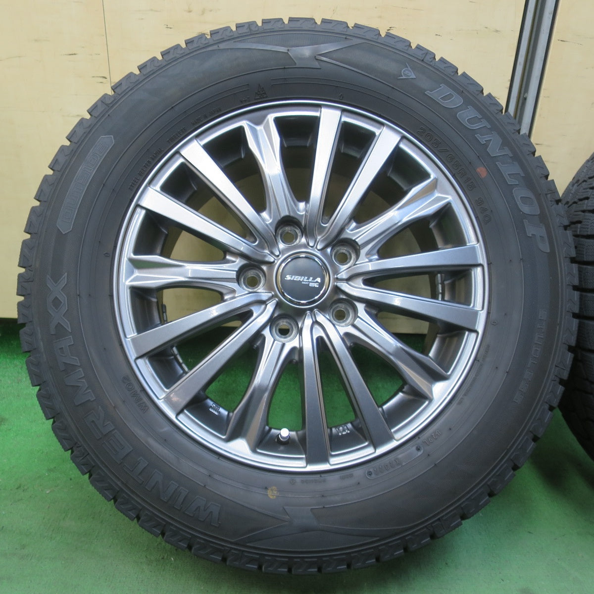 バリ溝！22年！キレイ！9.5分★スタッドレス 205/65R15 ダンロップ ウインターマックス WM02 SIBILLA NEXT W5 シビラ 15インチ PCD114.3/5H★6030303イス