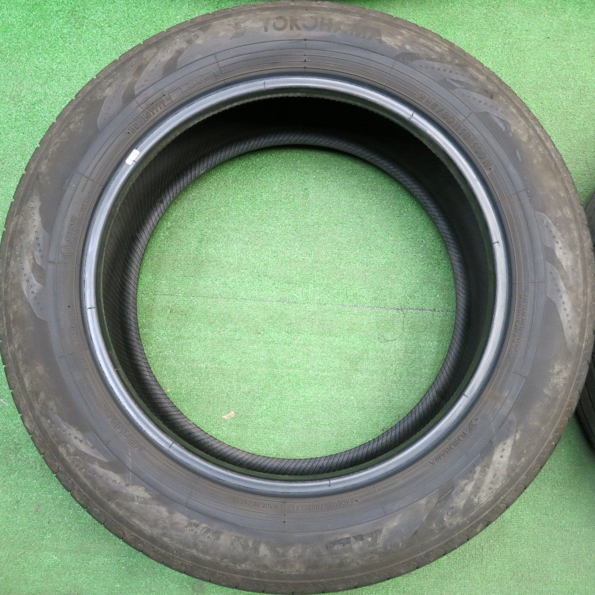 バリ溝！24年！9.5分★225/60R18 ヨコハマ アドバン V03 タイヤ 18インチ 40系 アルファード ヴェルファイア 等★6011103HAノタ
