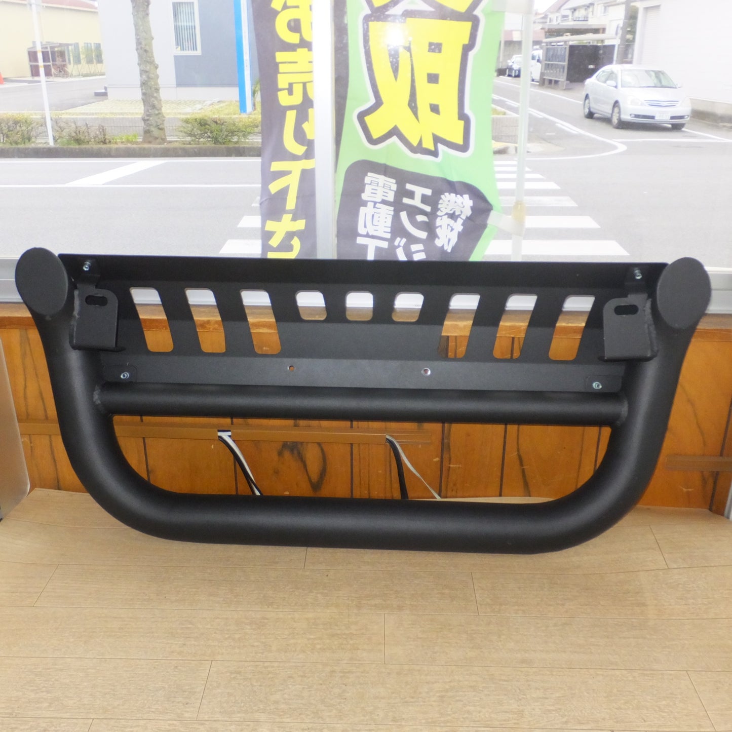 [送料無料] 岐阜発 未使用★200系 ハイエース 1/2/3/4型 U字型バンパー ブラック　メーカー 形式 不明　社外 グリルガード★