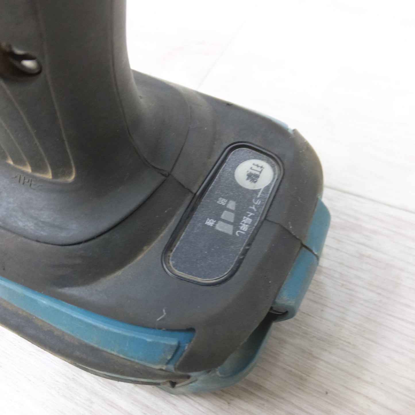 [送料無料] ◆マキタ 充電式 インパクト レンチ 18V TW1001D 充電器 ケース 付き 電動 工具◆