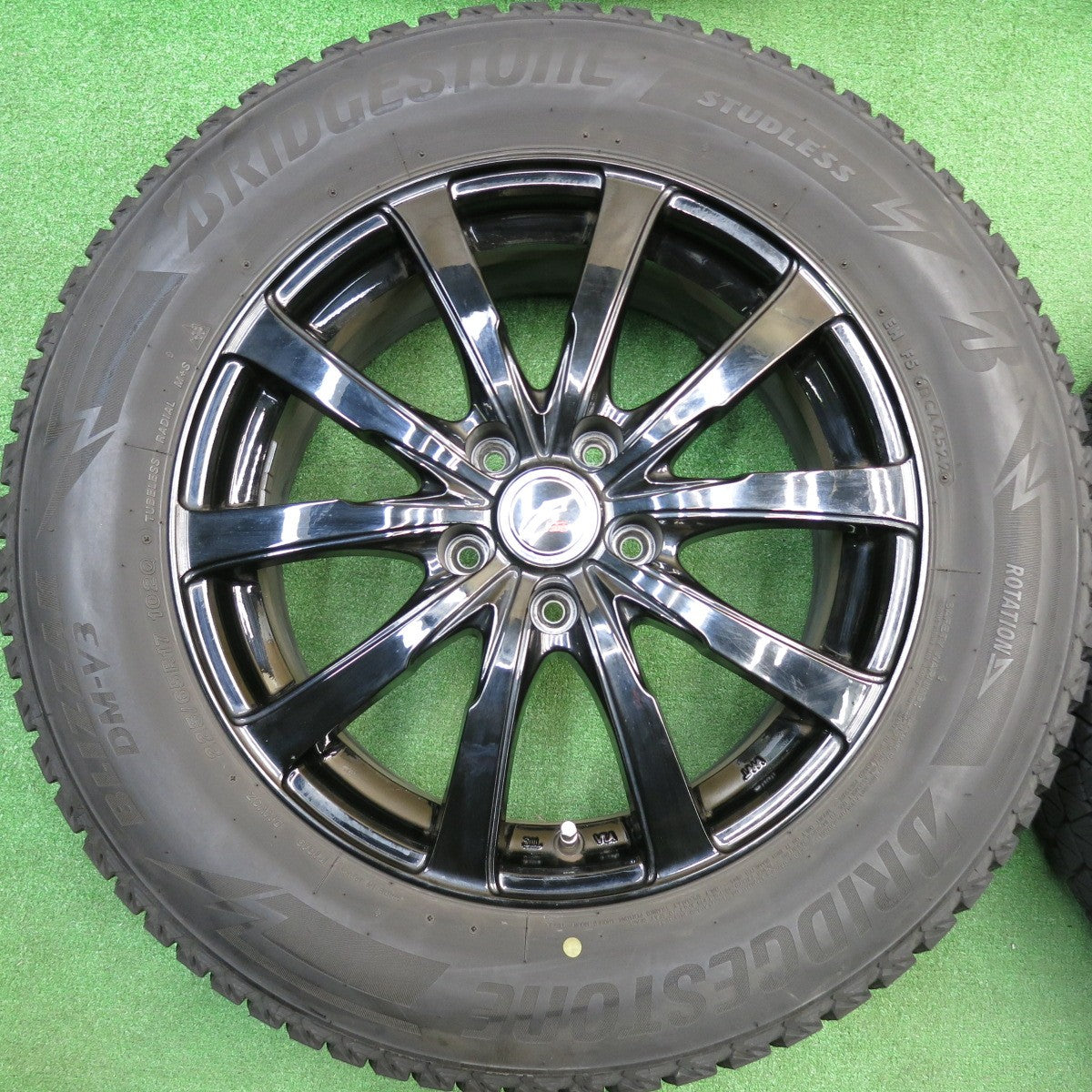 バリ溝！22年！9分★スタッドレス 225/65R17 ブリヂストン ブリザック DM-V3 Fang ファング 17インチ PCD114.3/5H★5120401HAス