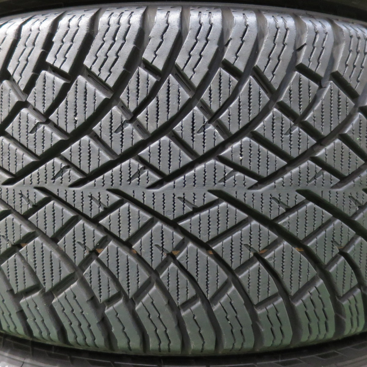 [送料無料] センサー付！バリ溝！22年！キレイ！9.5分以上★BMW X3 X4 純正 245/50R19 スタッドレス ノキアン タイヤ ハッカペリッタ R5 SUV 19インチ PCD112/5H★4112502イス