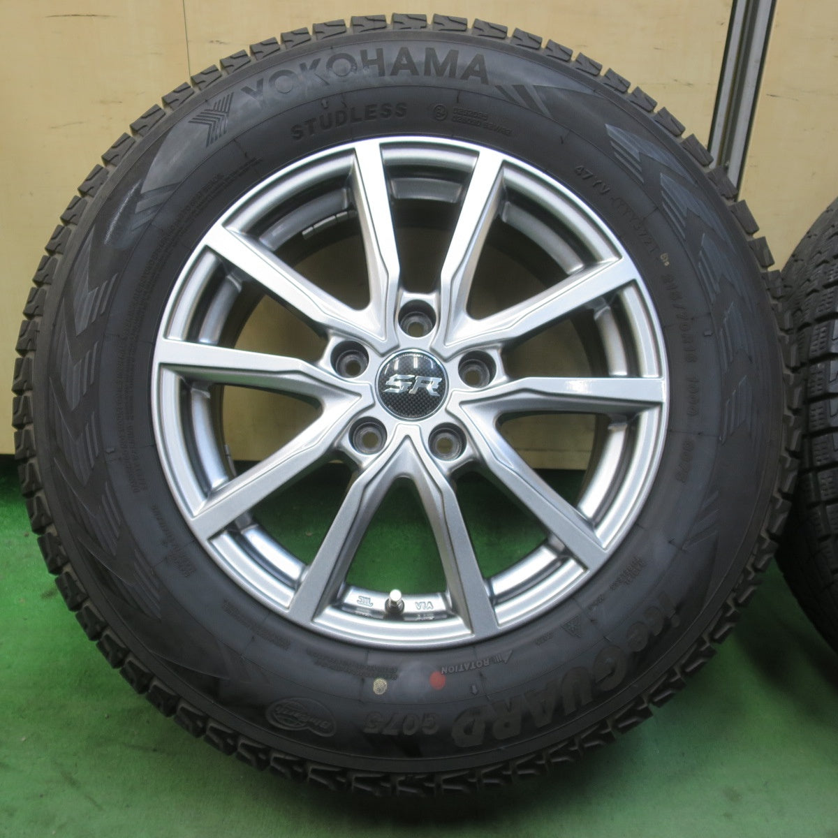 バリ溝！キレイ！9.5分★スタッドレス 215/70R16 ヨコハマ アイスガード G075 STRANGER ストレンジャー 16インチ PCD114.3/5H★6031104イス
