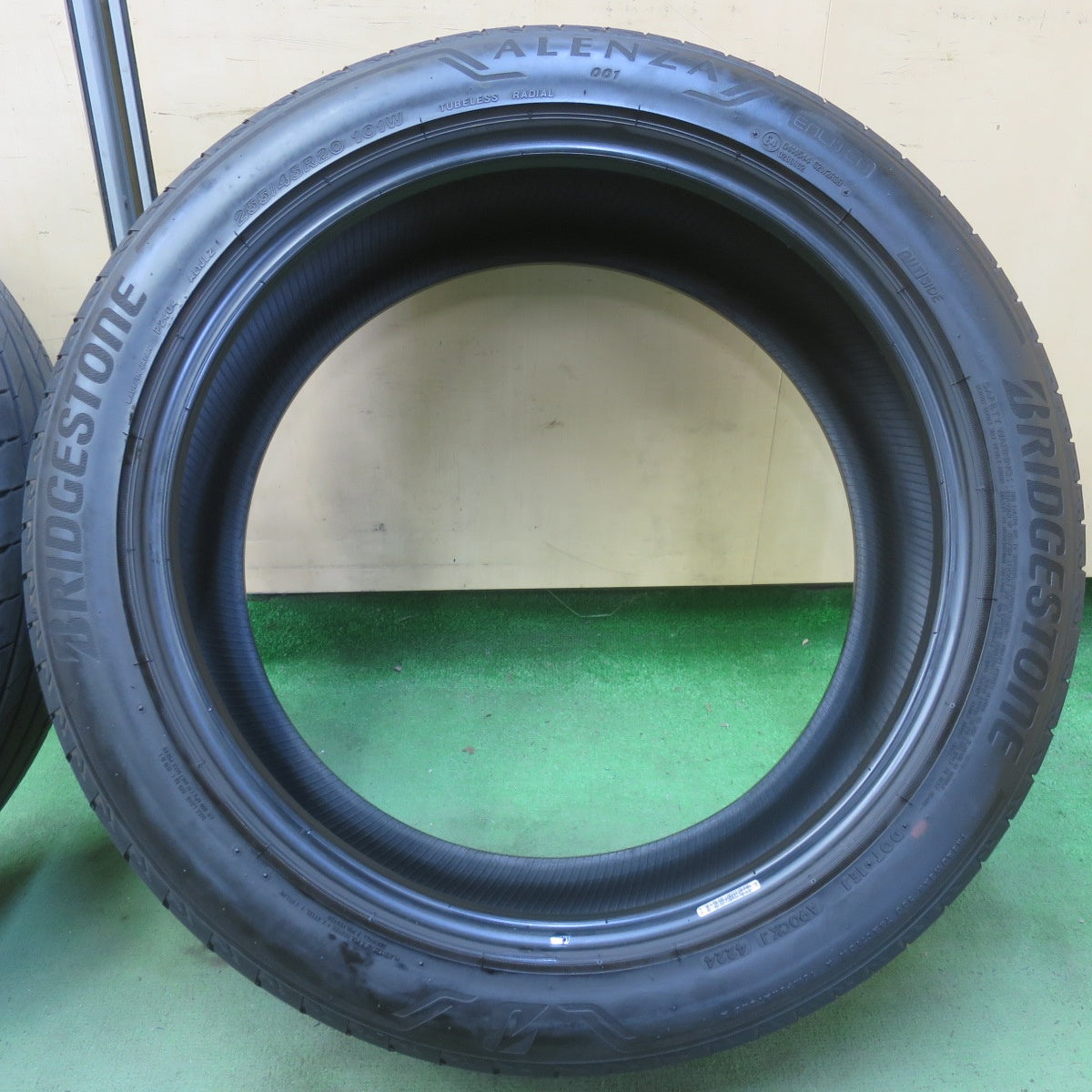 バリ溝！24年！9分！2本◎255/45R20 ブリヂストン アレンザ 001 ALENZA タイヤ 20インチ アウトランダー ハリアー エクストレイル 等◎6082805イノタ