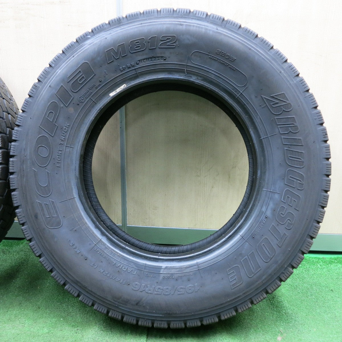*送料無料* バリ溝！20年！9.5分★トラック タイヤ 195/85R16 114/112N ブリヂストン エコピア M812 ミックス オールシーズン 16インチ★4071314NJスタ