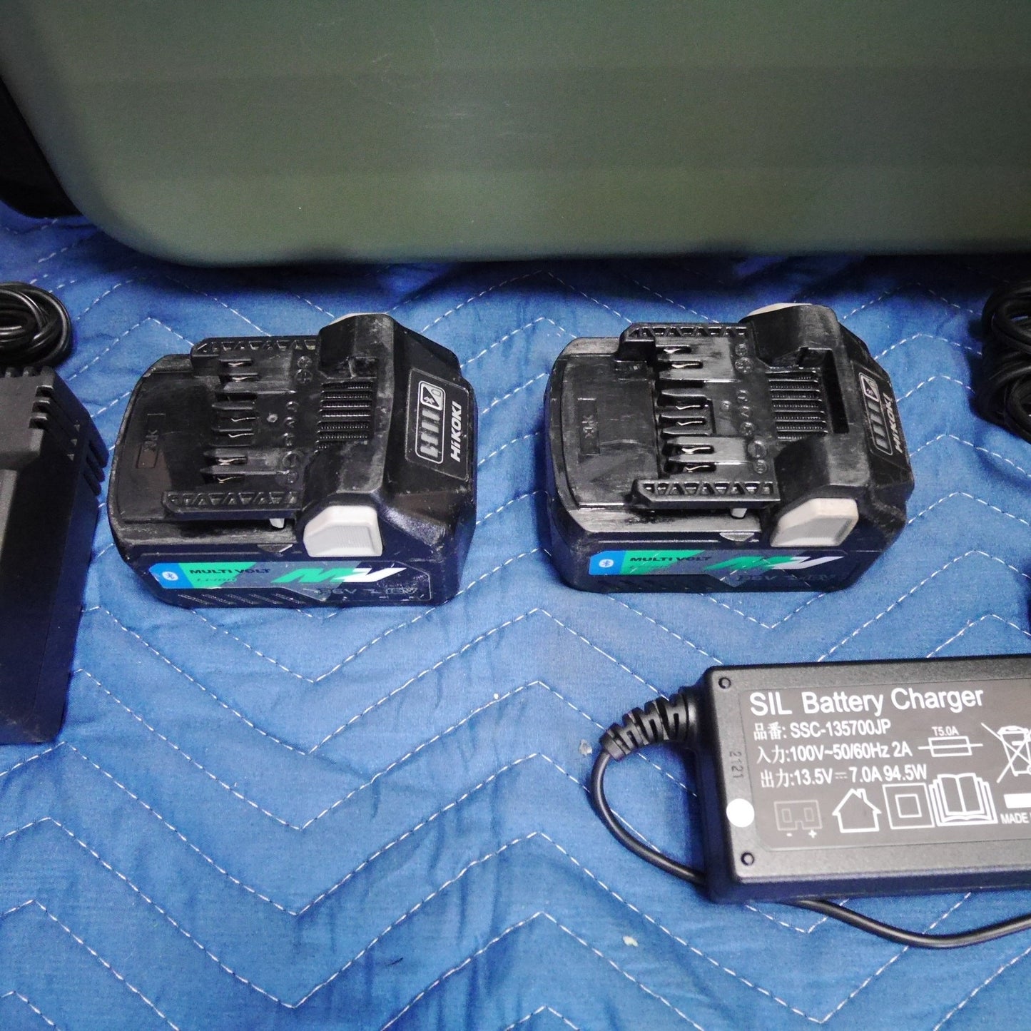 [送料無料] キレイ！バッテリー2個！付属品付き☆HiKOKI ハイコーキ コードレス 冷温庫 UL18DB 25L グリーン カーキ 緑 クーラーボックス ポータブル 冷蔵庫 キャンプ アウトドア☆