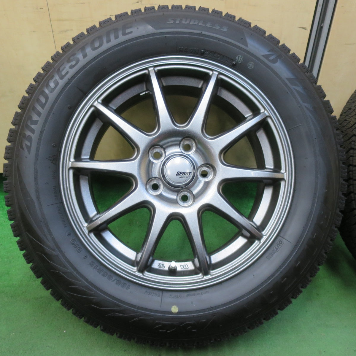 [送料無料] バリ溝！22年！キレイ！ほぼ10分★プリウス 等 195/65R15 スタッドレス ブリヂストン ブリザック VRX2 SPORT ABELIA スポルト アベリア 15インチ PCD100/5H★5013115イス