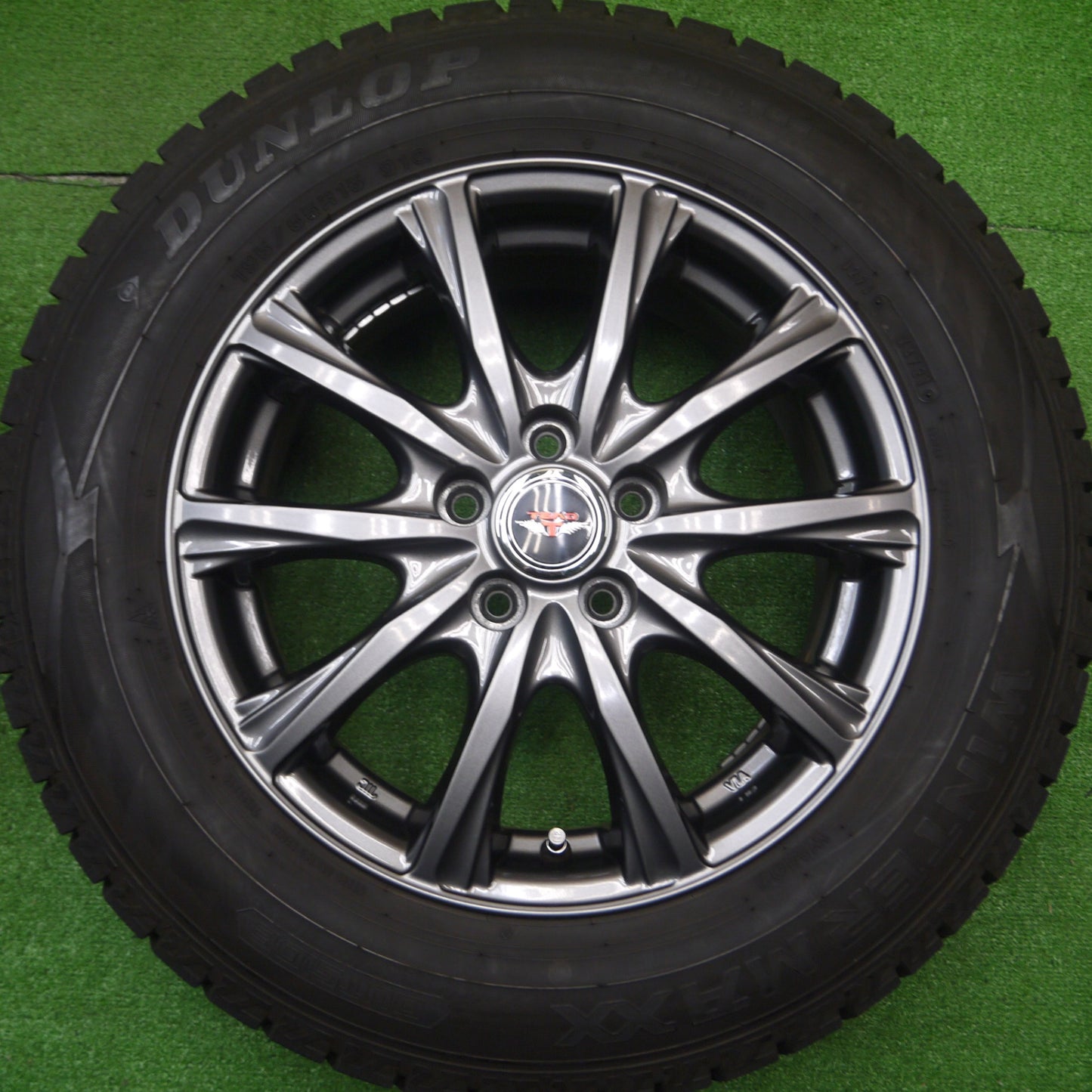 [送料無料] バリ溝！21年！キレイ！9.5分★プリウス等 195/65R15 スタッドレス ダンロップ ウインターマックス WM02 TEAD テッド 15インチ PCD100/5H★4110503Hス