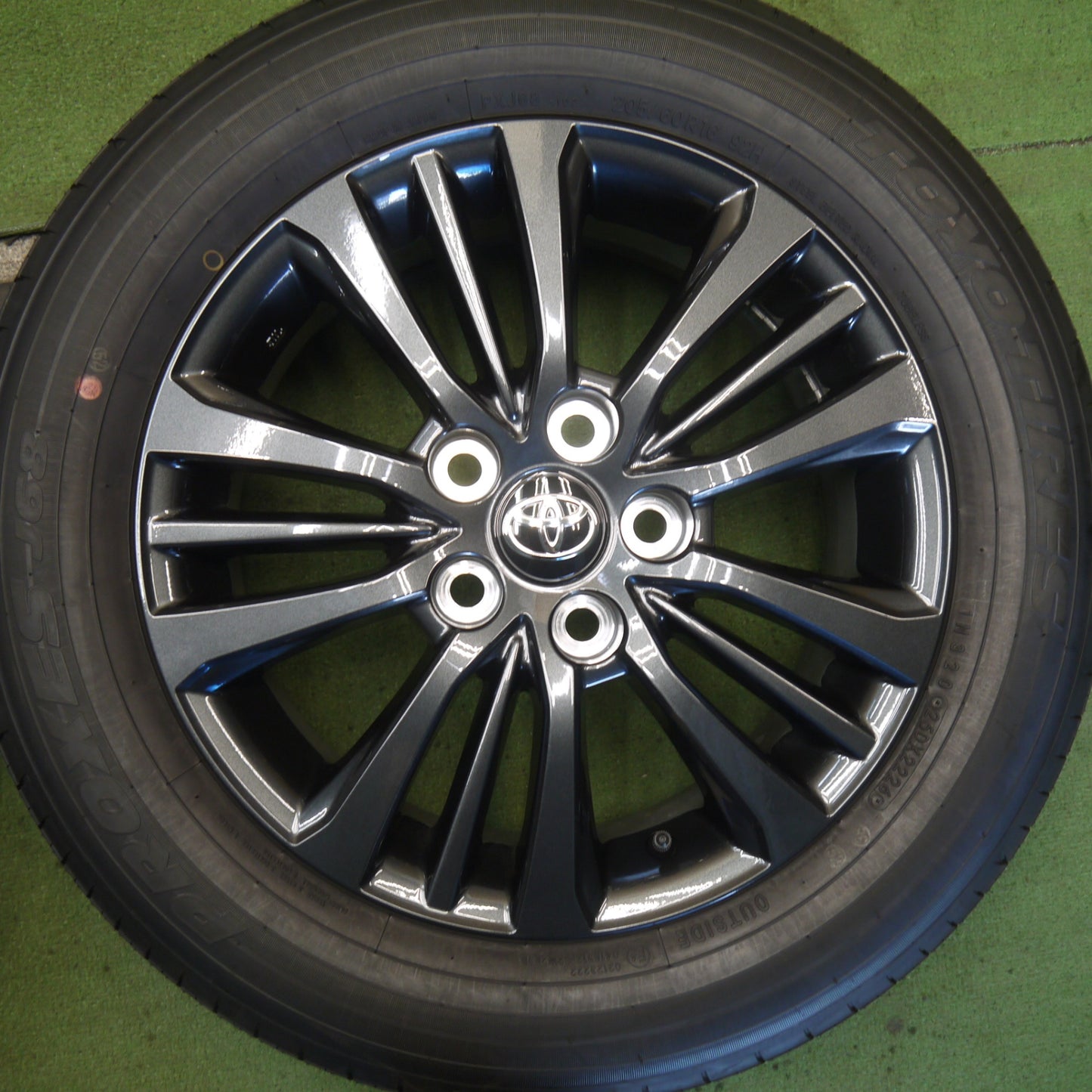 新車外し！26年◎トヨタ 90系 ノア ヴォクシー 純正 205/60R16 トーヨー プロクセス J68 16インチ PCD114.3/5H◎6082605Hノ