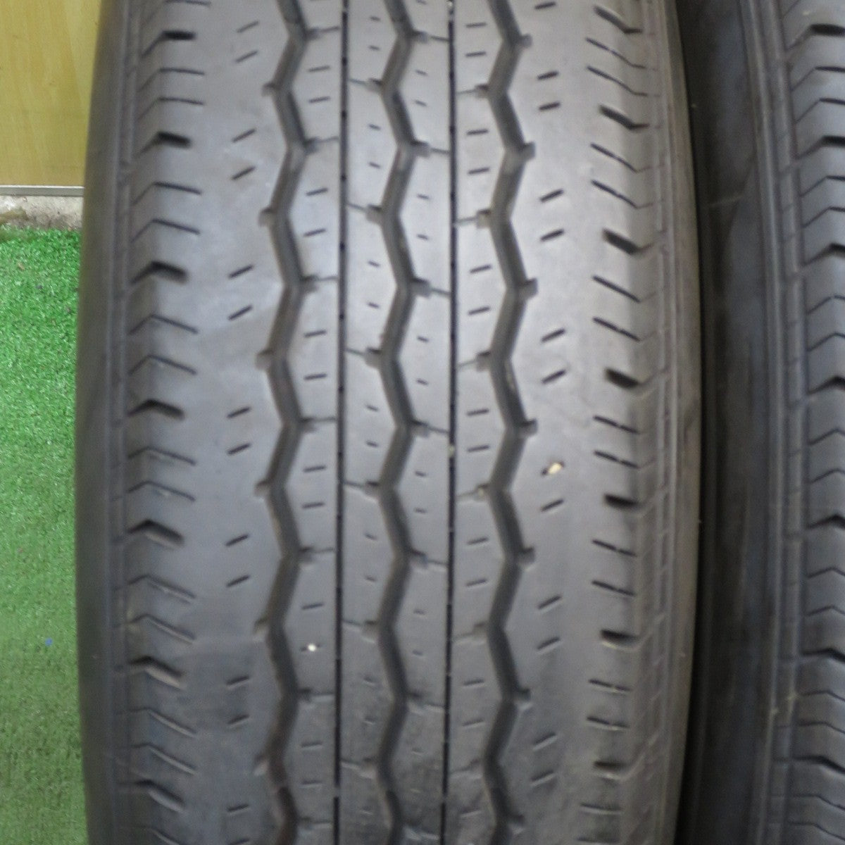 *送料無料* バリ溝！22年！綺麗！9.5分★トヨタ 200系 ハイエース 純正 スチール 195/80R15 107/105N ブリヂストン エコピア RD613 PCD139.7/6H★4040606クノ