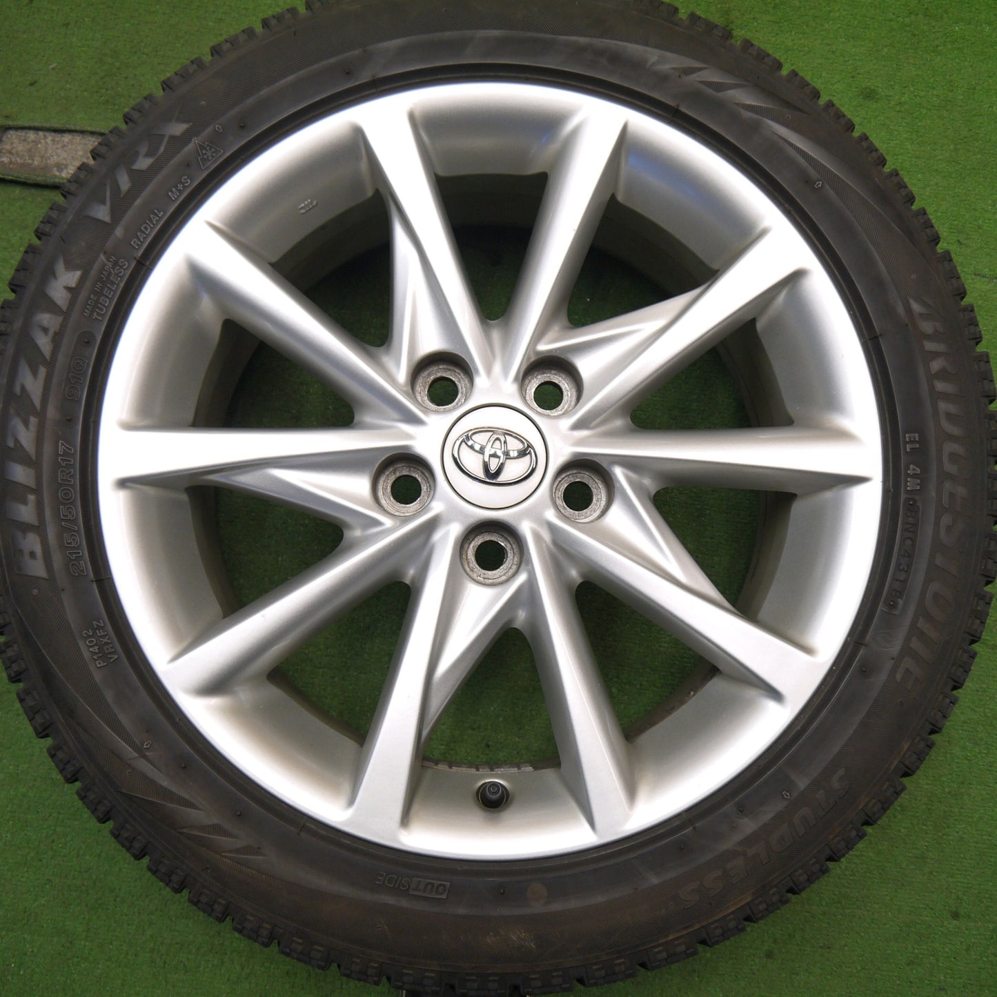 キレイ★トヨタ プリウスα ツーリング 純正 215/50R17 スタッドレス ブリヂストン ブリザック VRX 17インチ PCD114.3/5H★5052006Hス