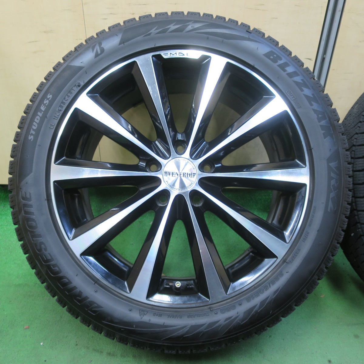 バリ溝！9.5分★スタッドレス 225/50R18 ブリヂストン ブリザック VRX2 VENERDi COSMIC ヴェネルディ コスミック 18インチ PCD114.3/5H★5062207イス