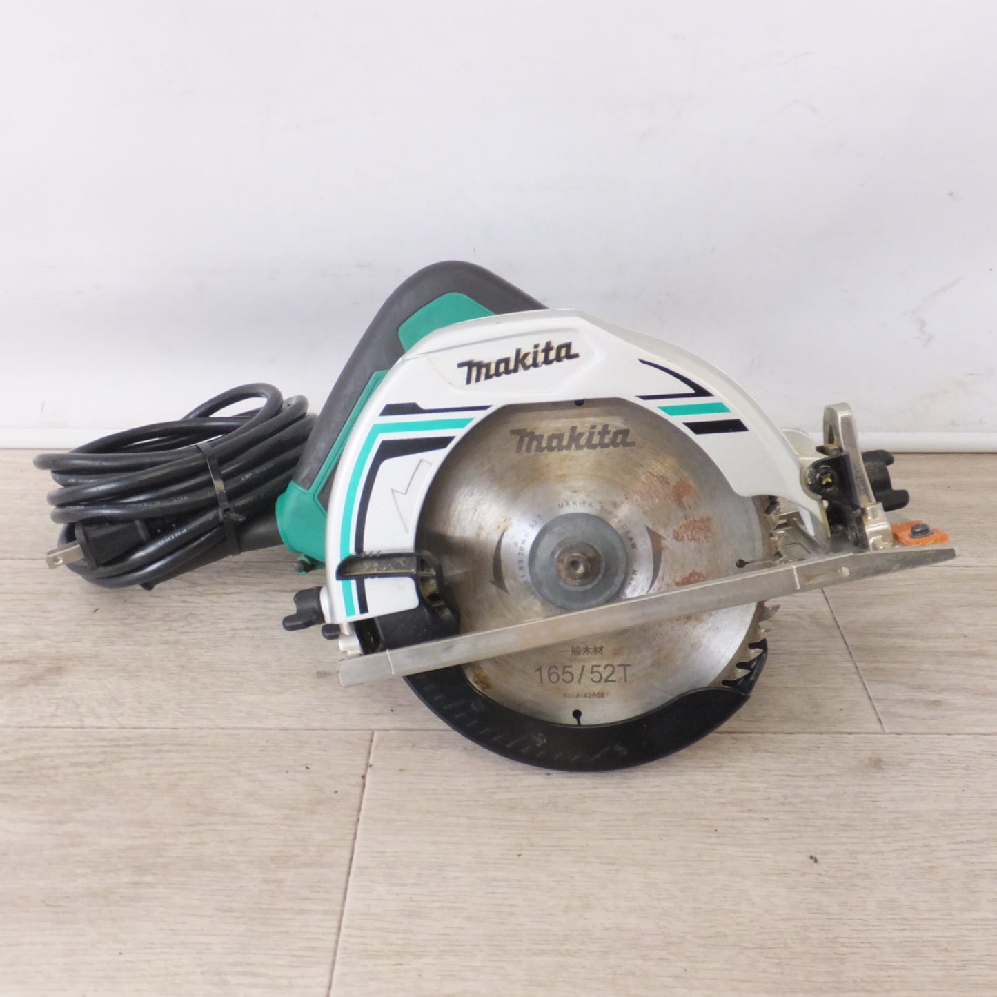[送料無料] ★マキタ makita 165mm マルノコ M565　100V～ 11A 50-60Hz 1050W　木工用 超硬丸ノコ★