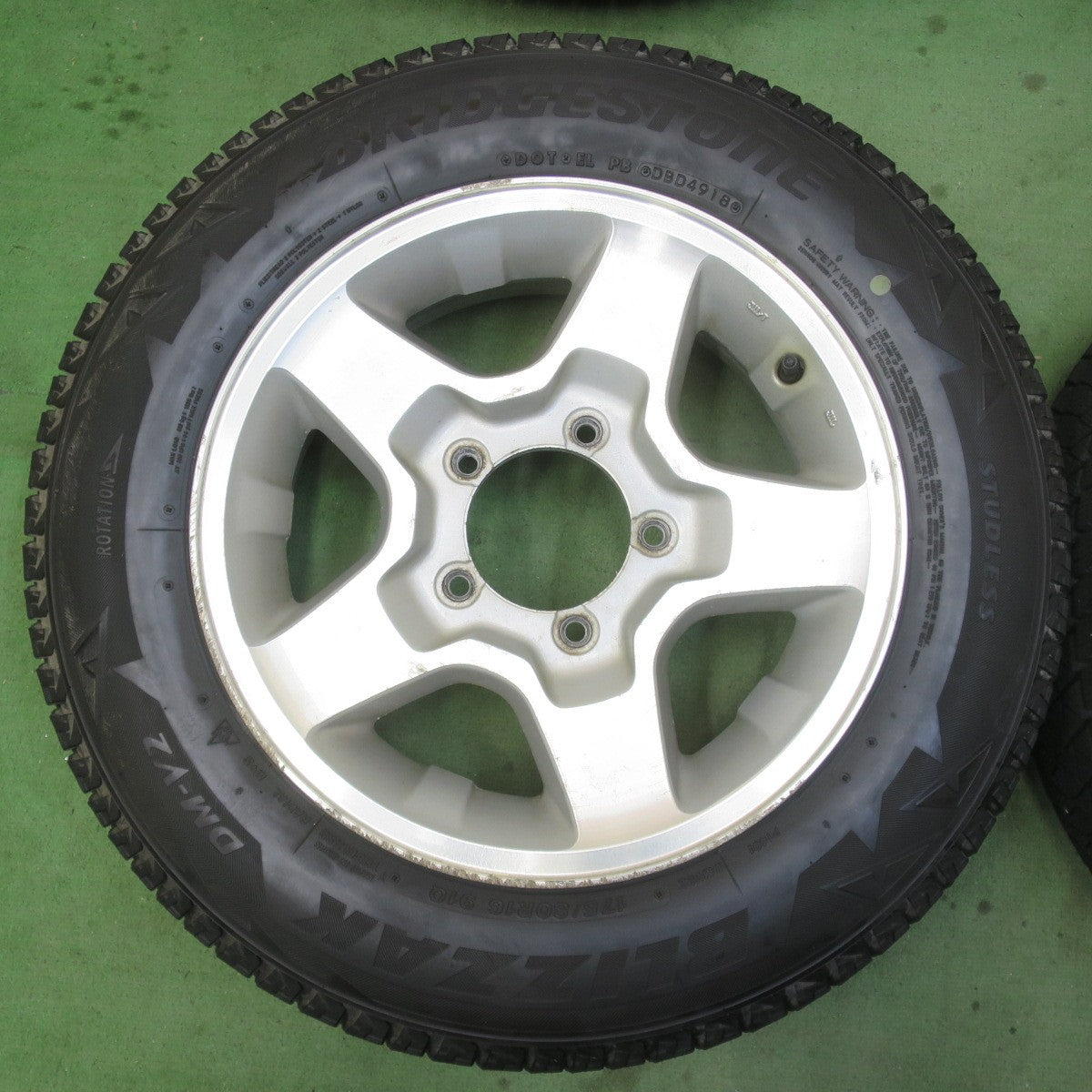 4本価格★スズキ ジムニー 純正 175/80R16 スタッドレス ブリヂストン ブリザック DM-V2 16インチ PCD139.7/5H★6020607イス