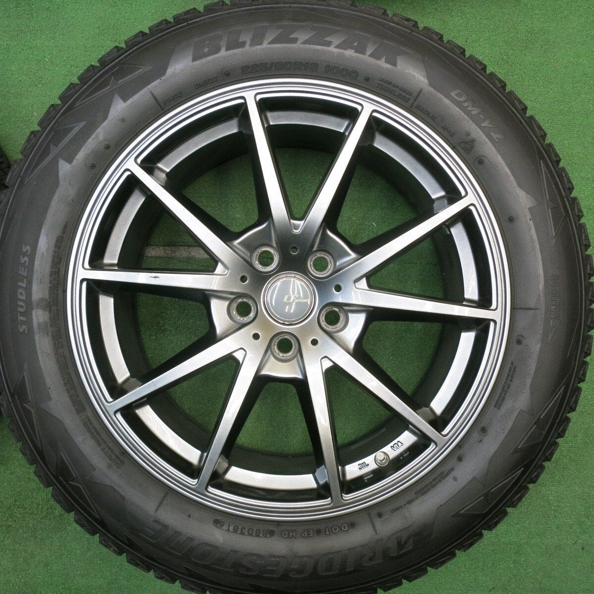 バリ溝！9分★スタッドレス 225/60R18 ブリヂストン ブリザック DM-V3 LF SPORT LFスポーツ 18インチ PCD114.3/5H★5040504TNス