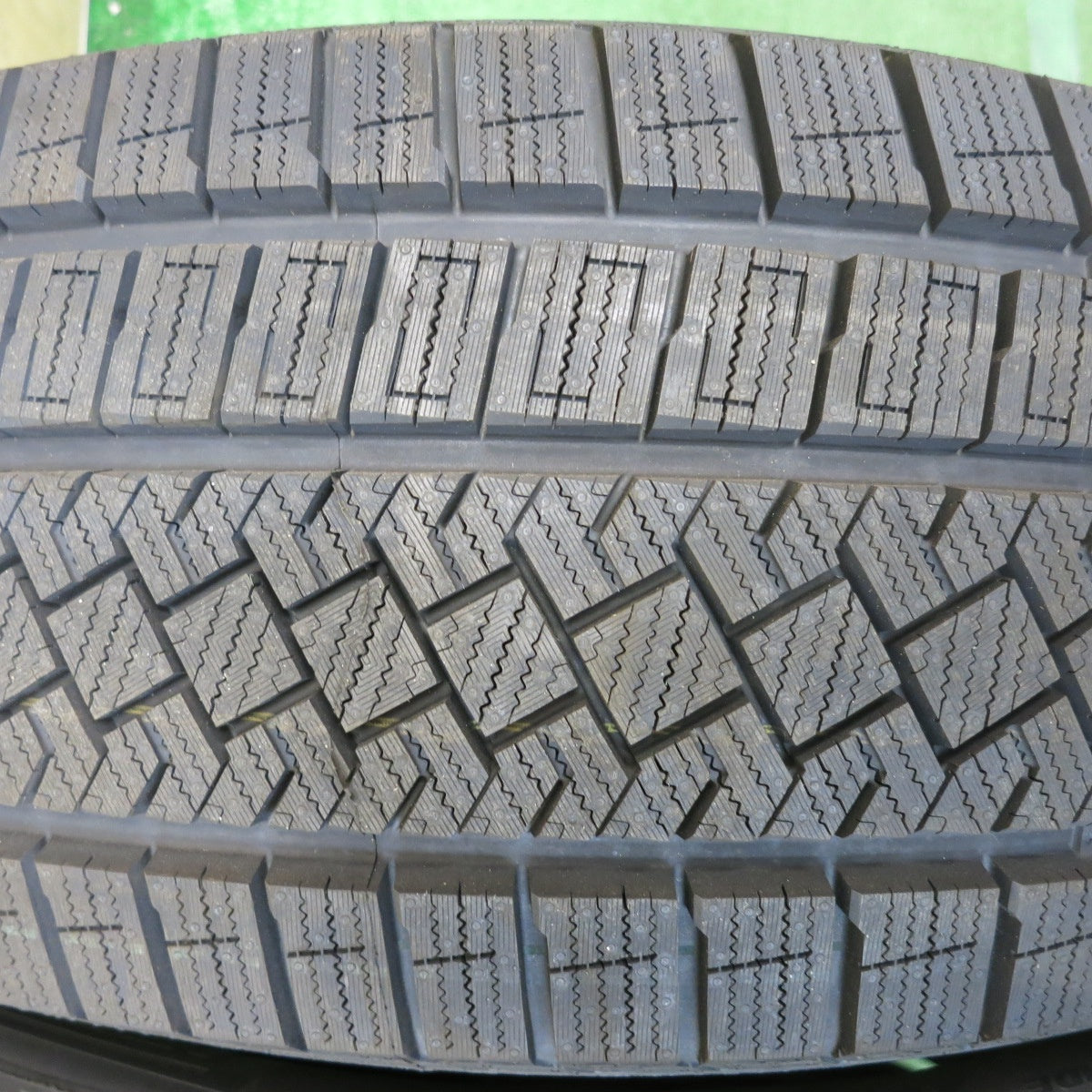 未使用！24年◎スタッドレス 235/50R20 ピレリ アイスゼロ アシンメトリコ タイヤ 20インチ CX-60 CX-80 レクサス NX 等◎6101001HAスタ