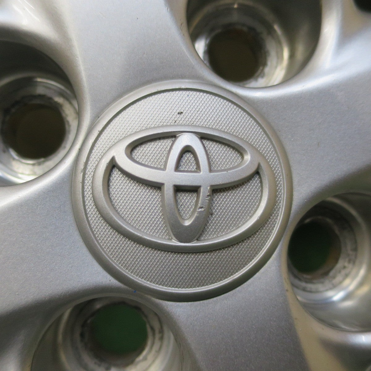 バリ溝！23年！9.5分以上★トヨタ NHP10 アクア 純正 175/65R15 スタッドレス トーヨー オブザーブ ガリット GIZ 15インチ PCD100/4H★5102803イス