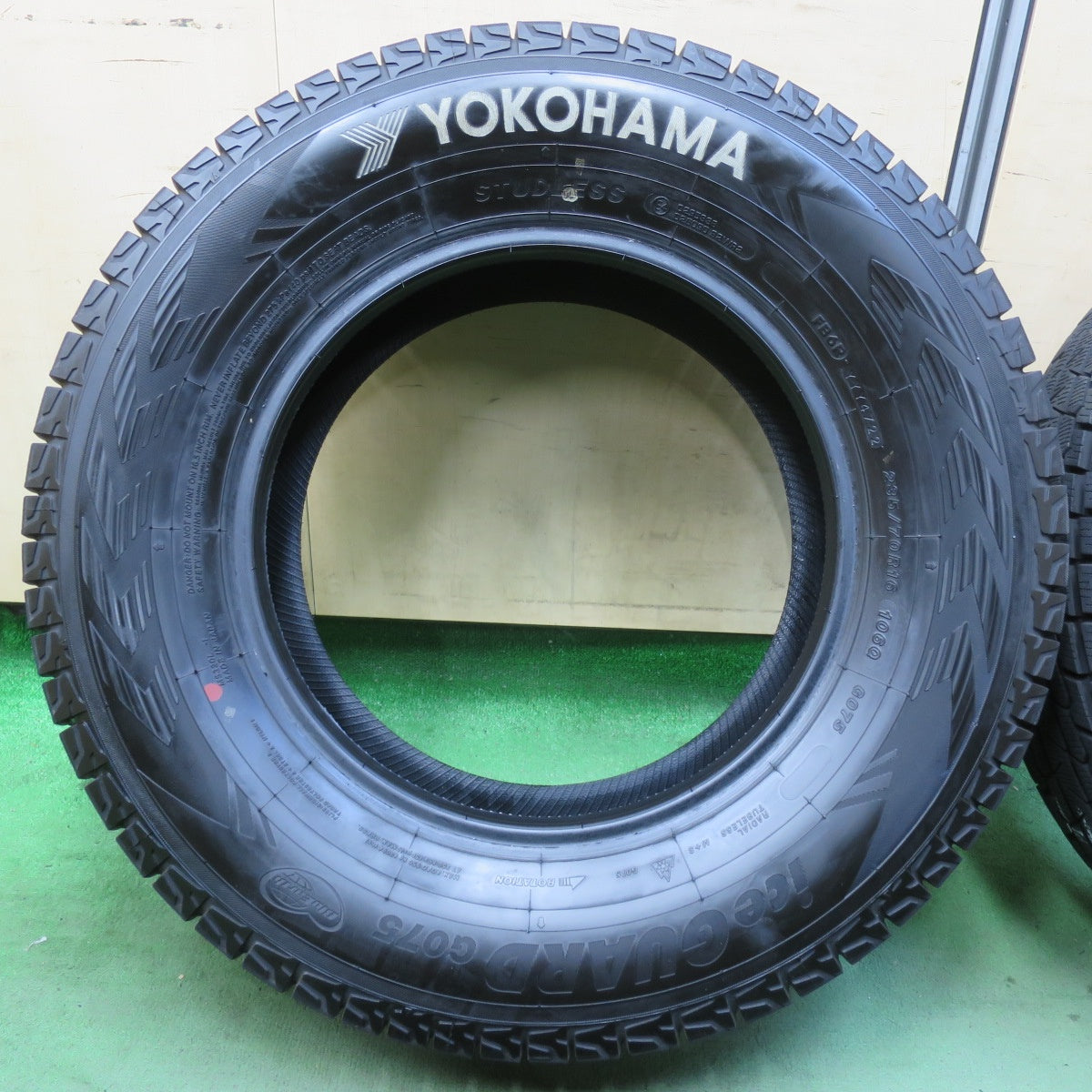 超バリ溝！22年！ほぼ10分★スタッドレス 235/70R16 ヨコハマ アイスガード G075 タイヤ 16インチ アウトランダー デリカ 等★5112603イスタ