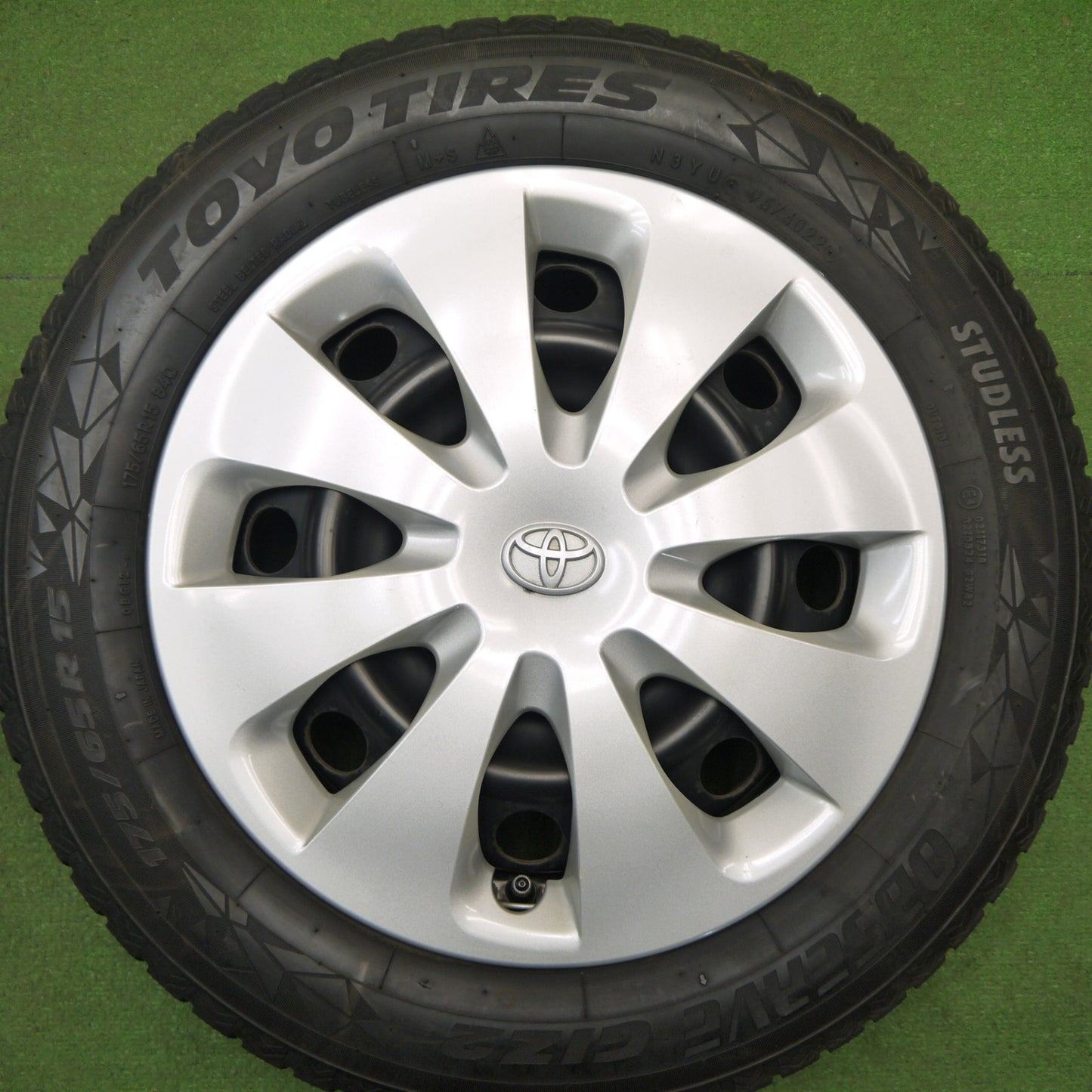バリ溝！22年！キレイ！8.5分★トヨタ アクア 純正 スチール 175/65R15 スタッドレス トーヨー オブザーブ GIZ2 15インチ PCD100/4H★5121006Hス